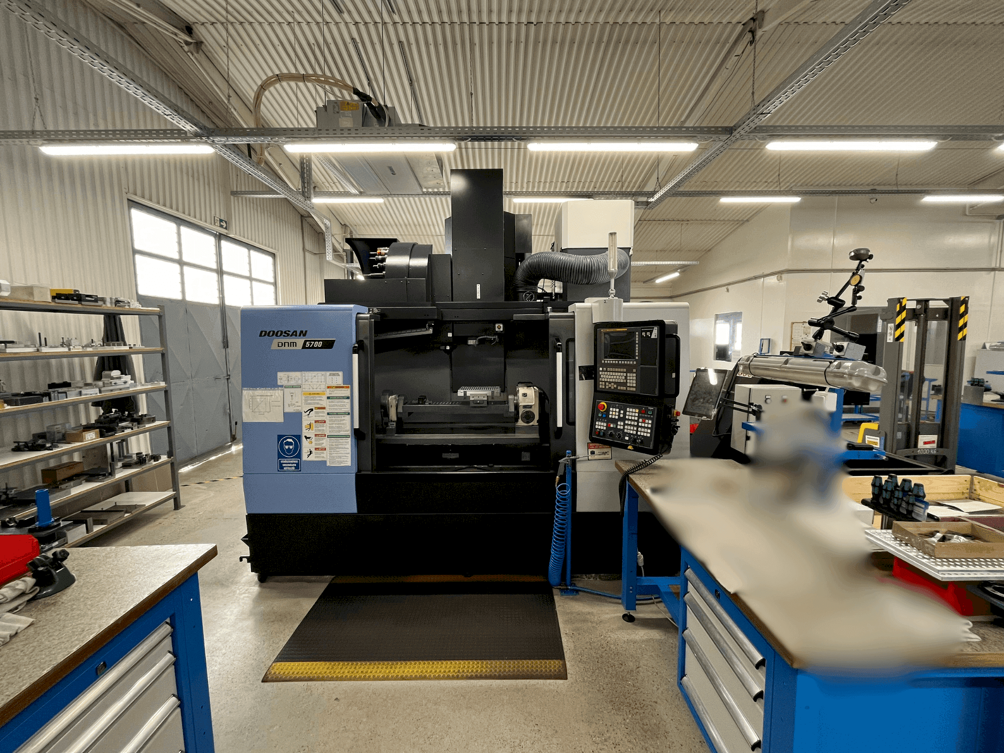 Vista Frontal da DOOSAN DNM 5700 máquina