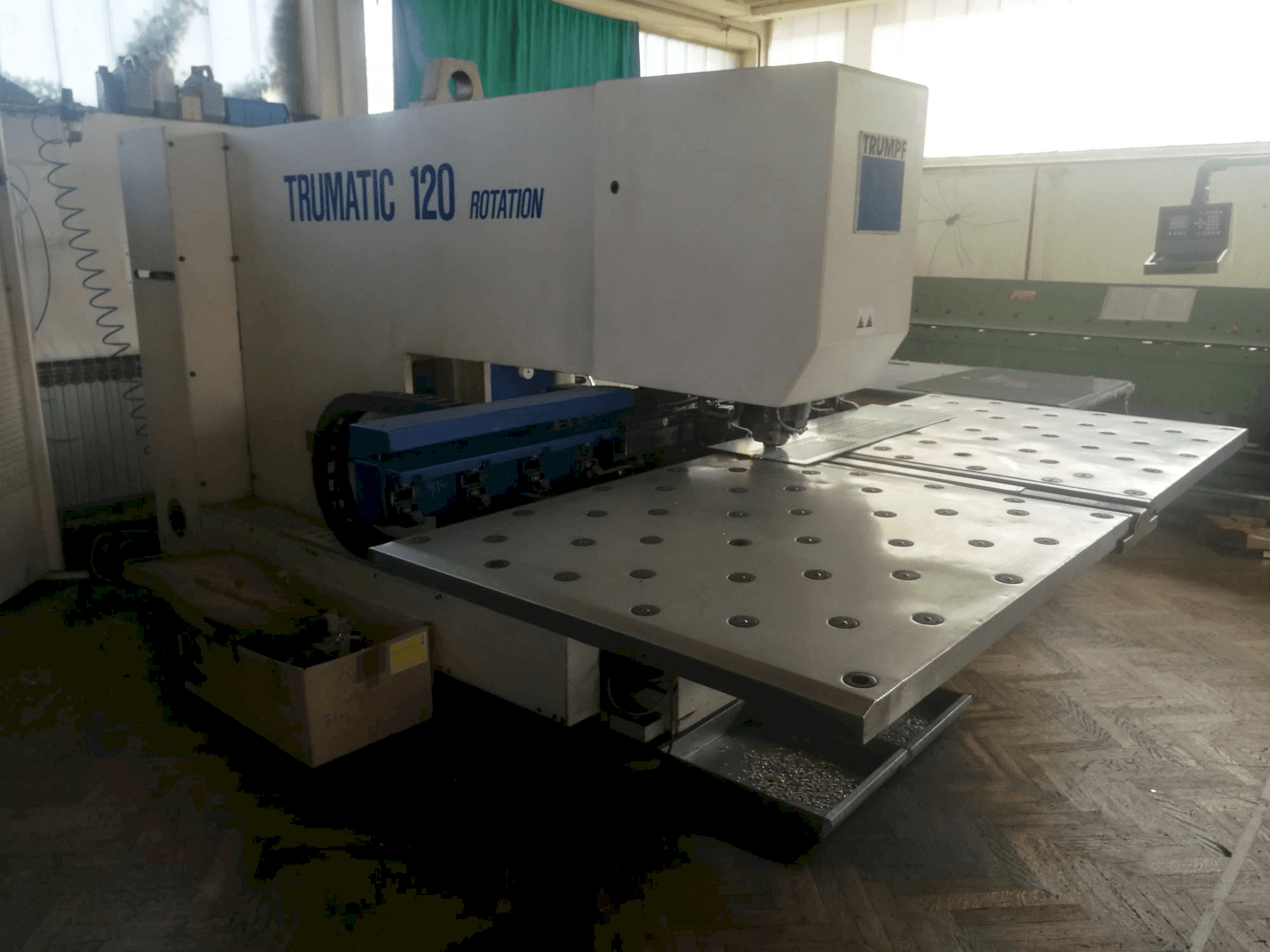Vista Frontal da Trumpf Trumatic 120R máquina