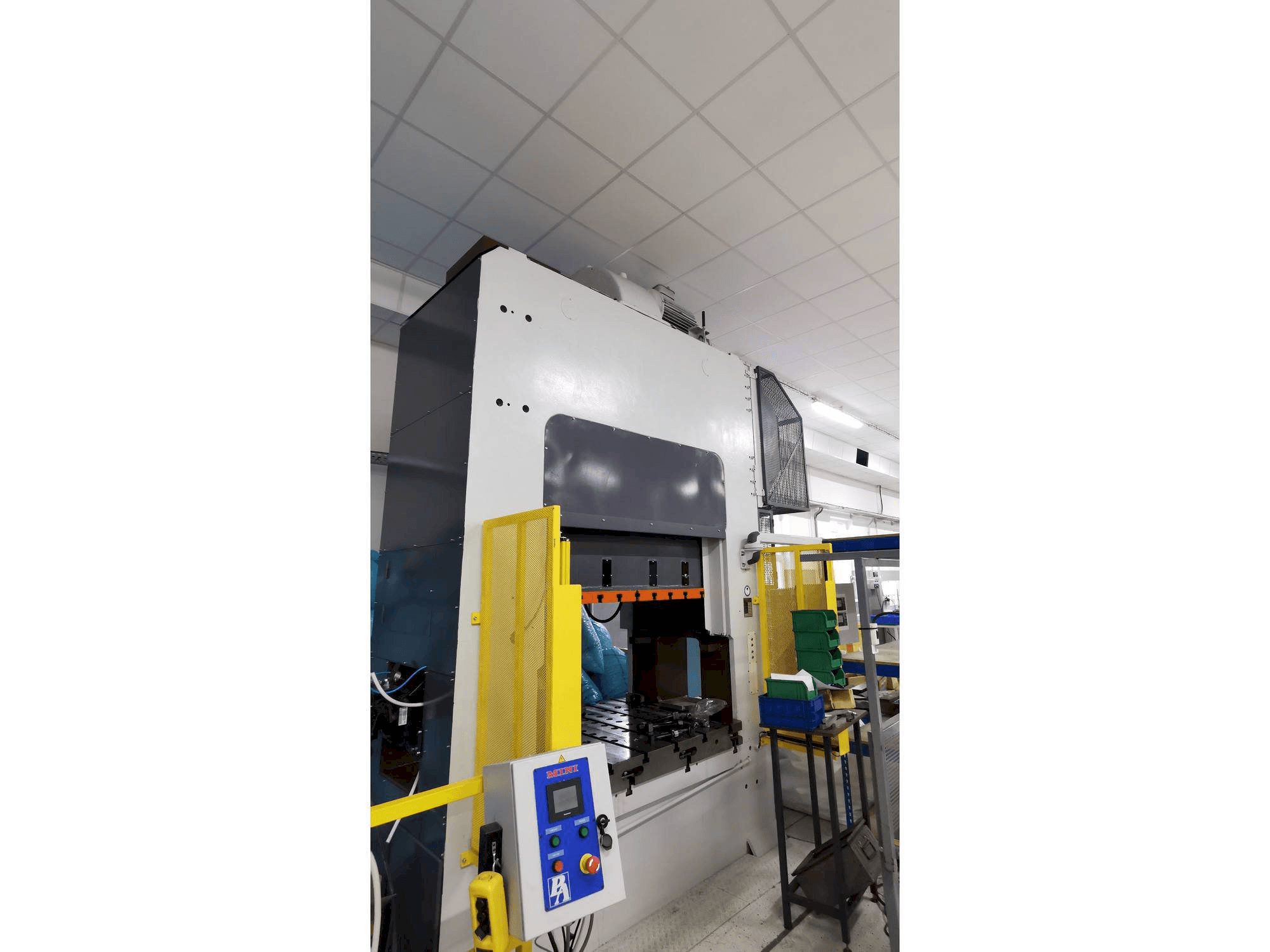 Vista Frontal da SMERAL LKT 250D máquina