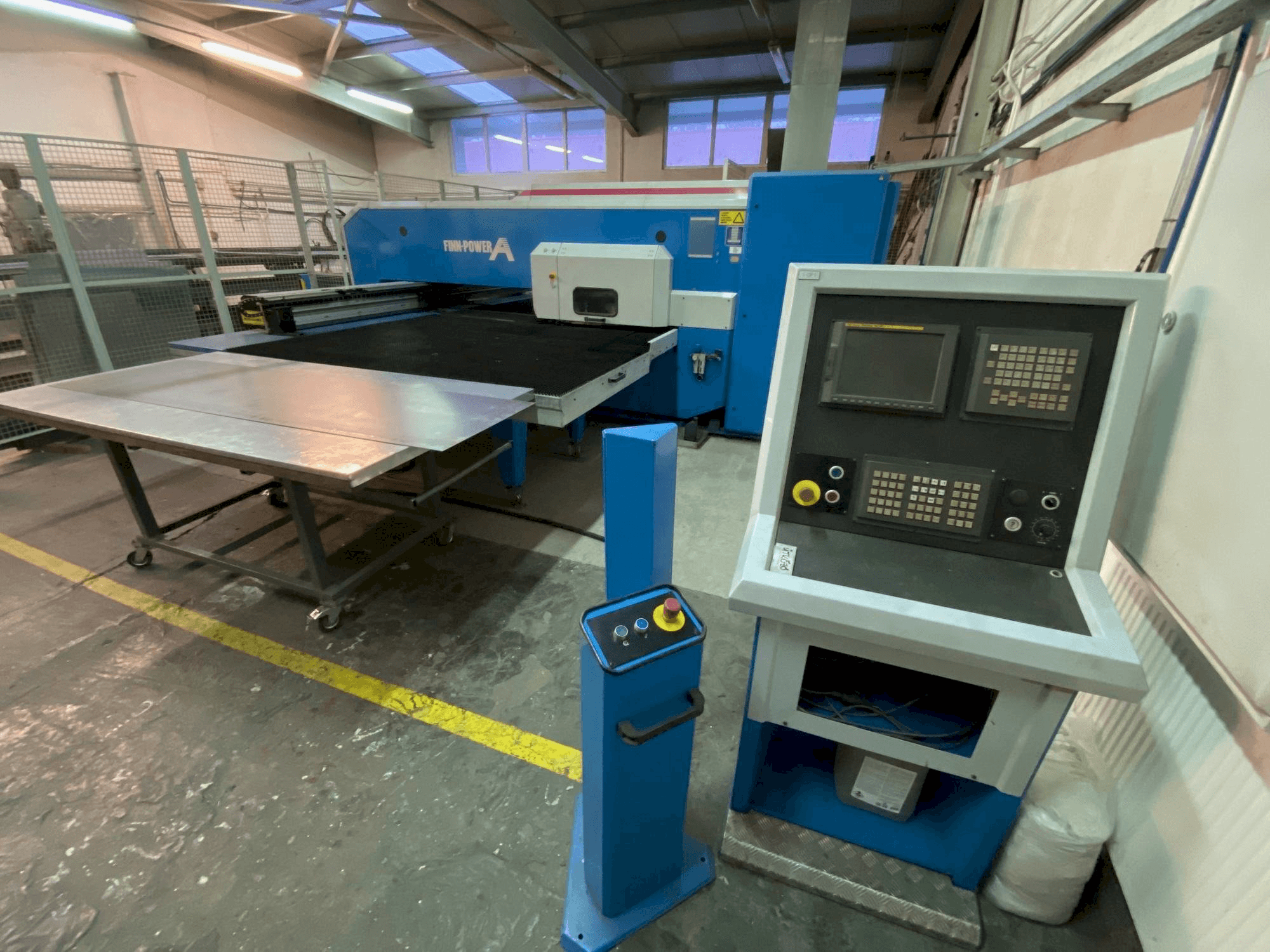 Vista Frontal da Finn-Power A 5 F máquina