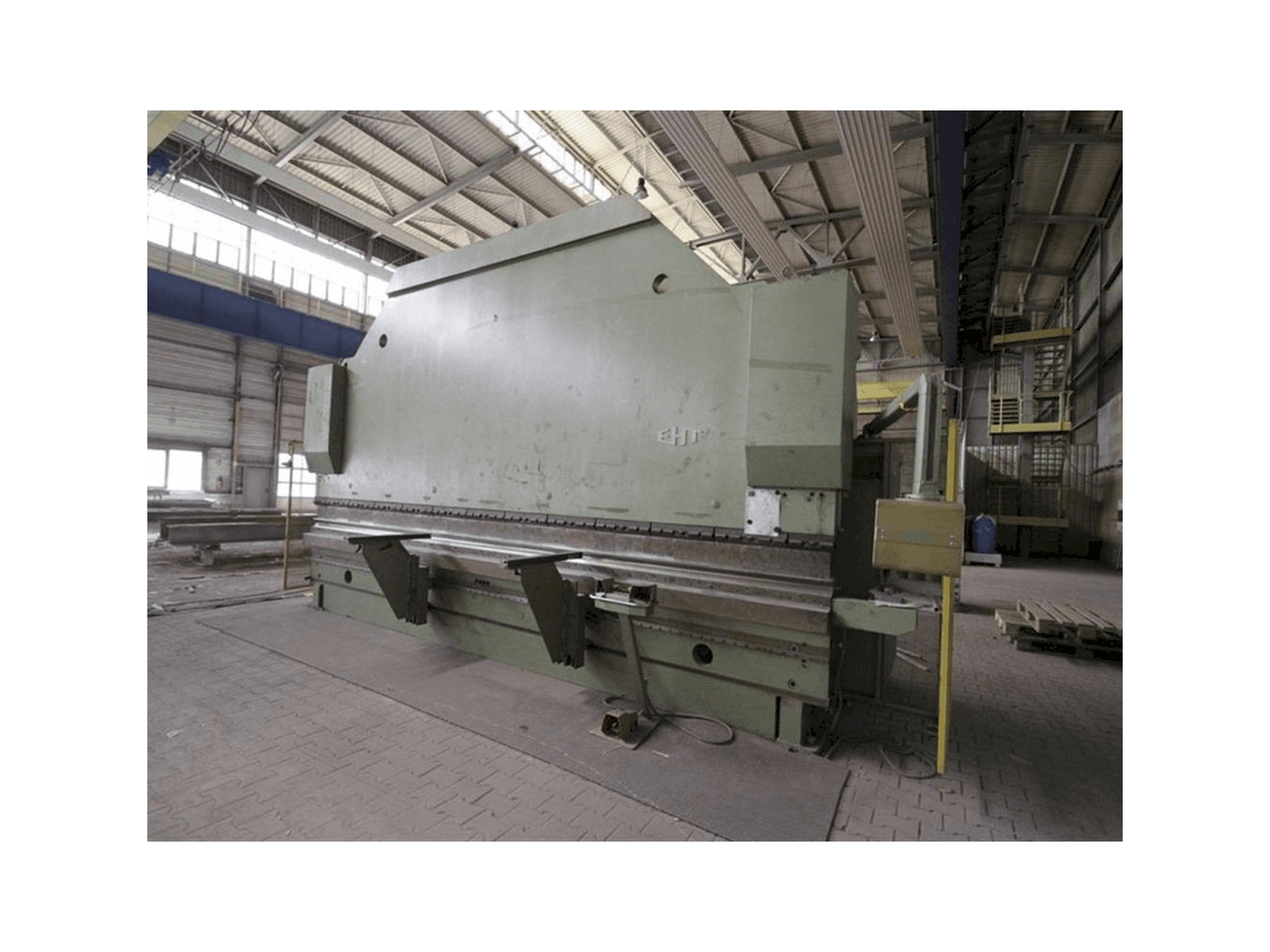 Vista Lateral Direita da EHT Variopress 250 60 máquina