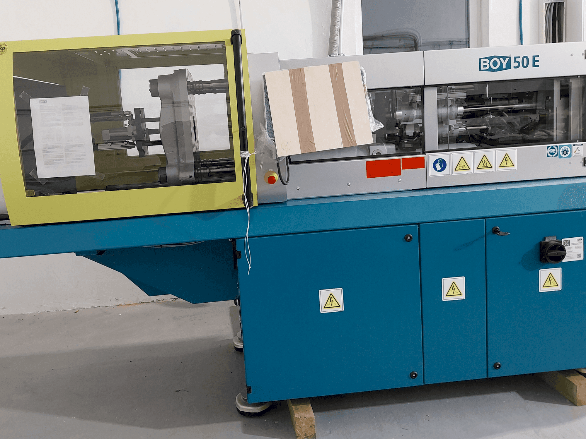 Vista Frontal da BOY 50 E máquina