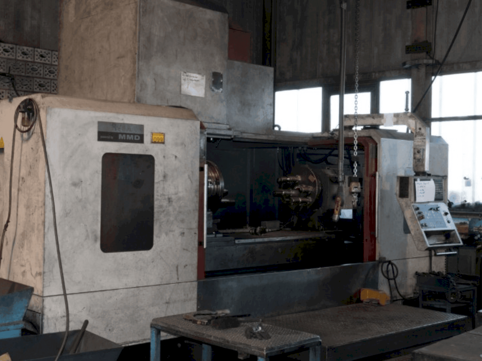 Vista Frontal da Akira Seiki MMD HV8A máquina