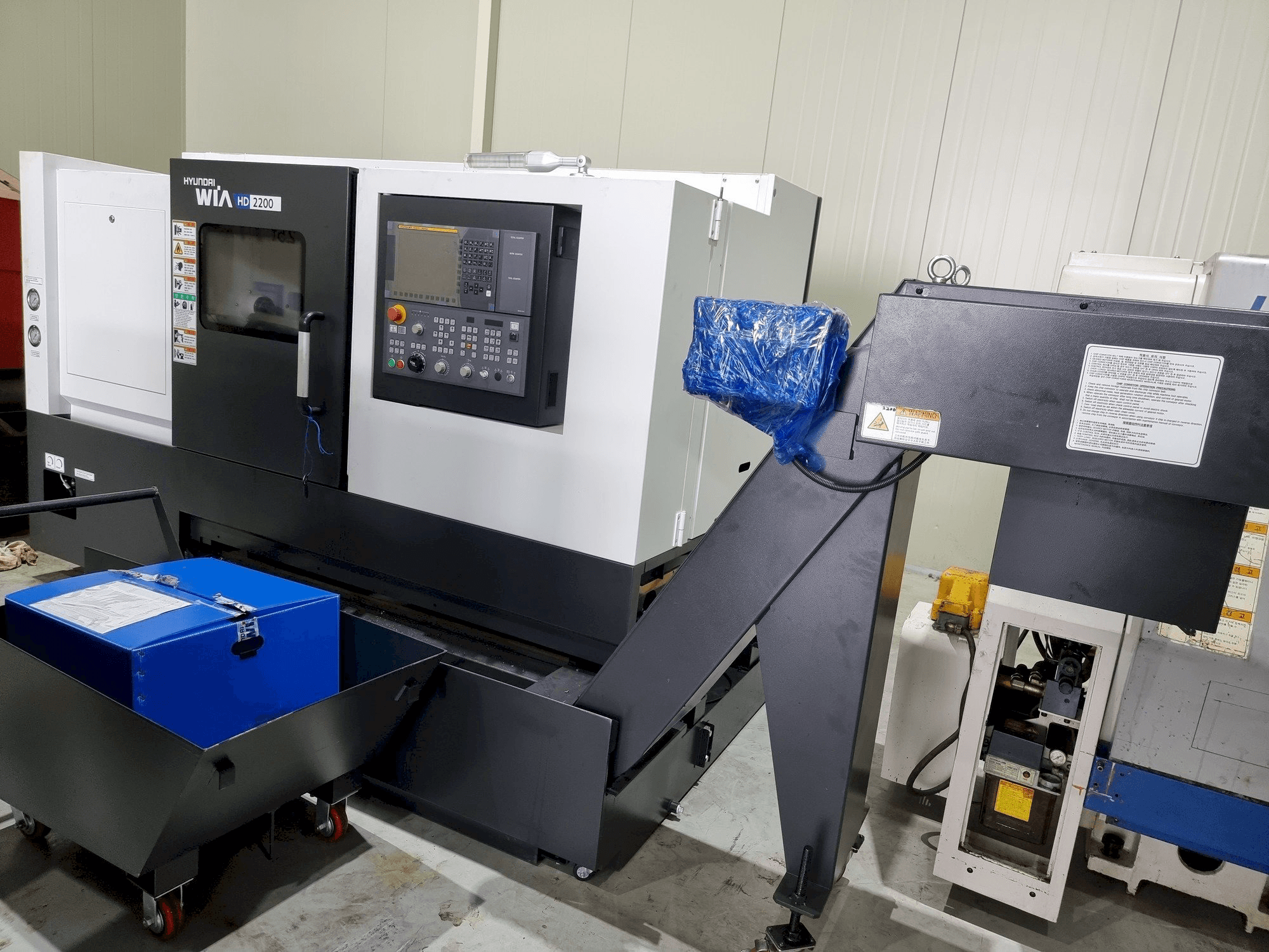 Vista Frontal da Hyundai Wia HD2200 máquina