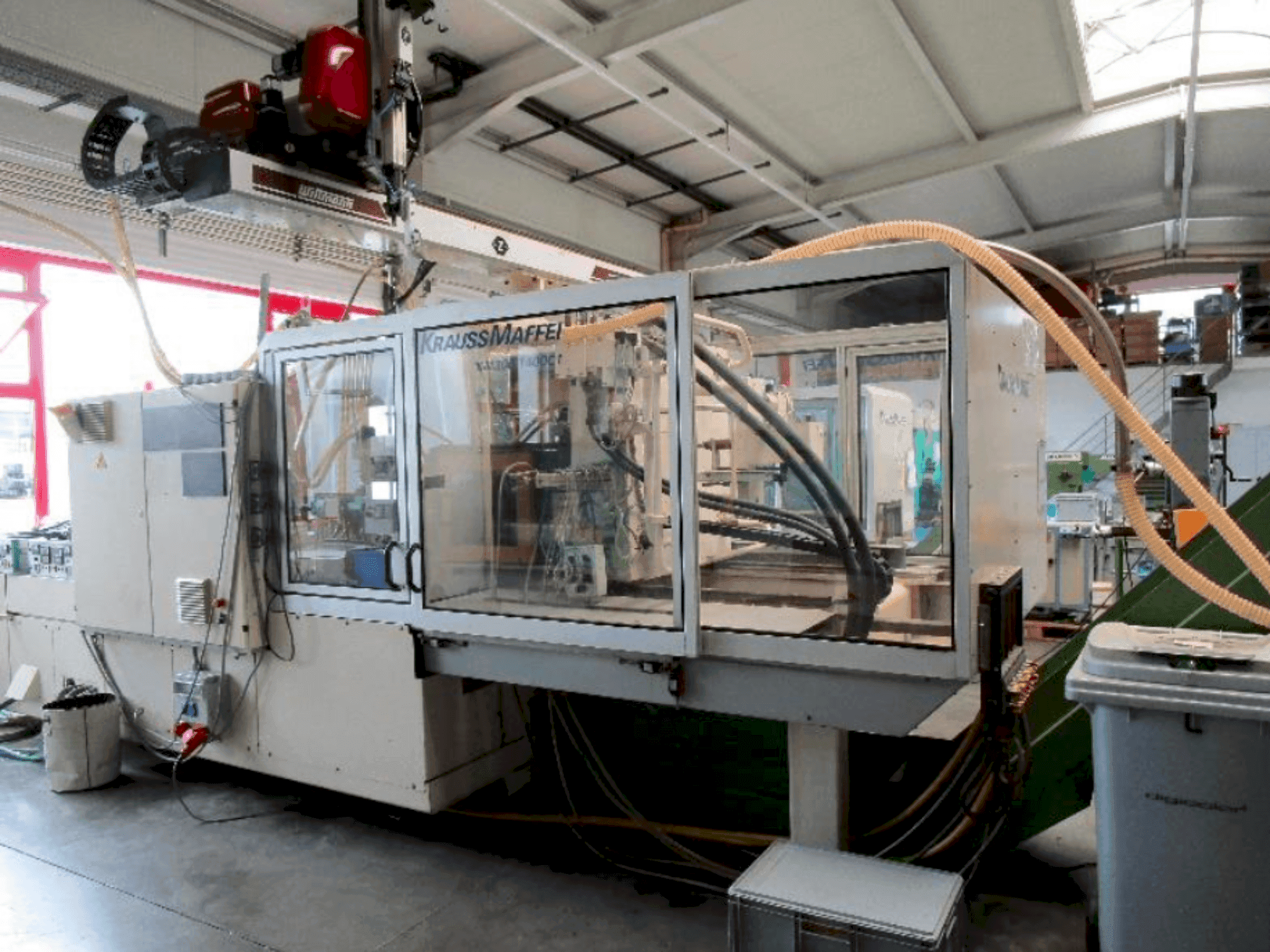 Vista Frontal da Krauss Maffei 300-1400 C1 máquina