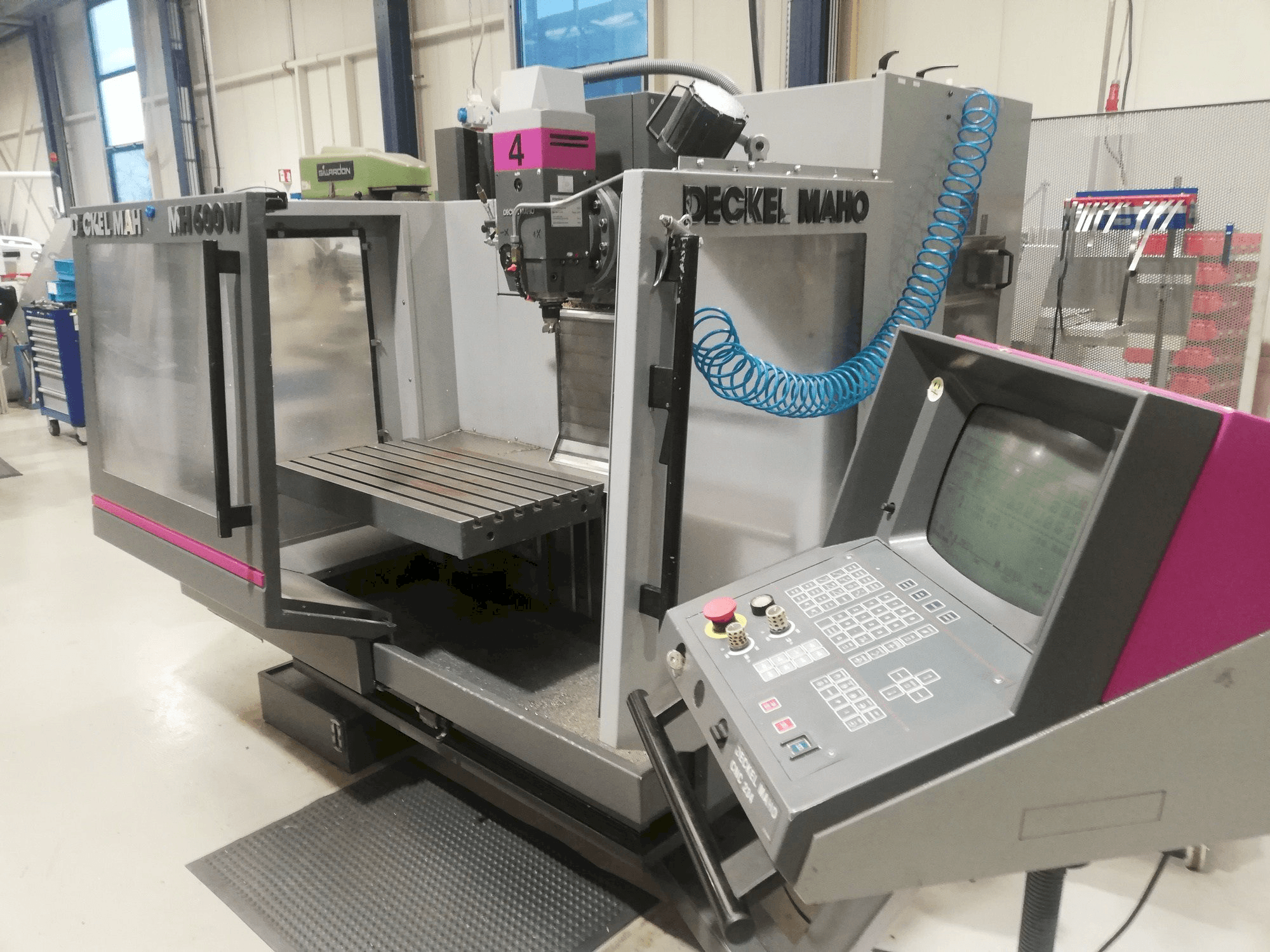 Vista Frontal da DECKEL MAHO MH 600W máquina