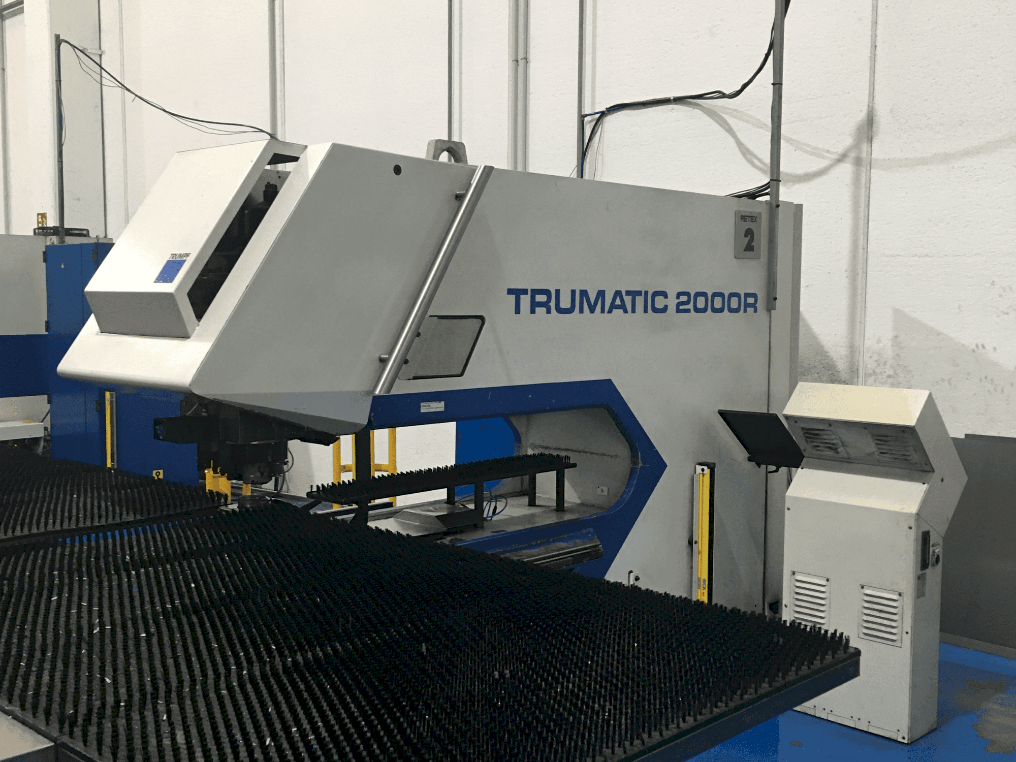 Vista Frontal da TRUMPF TC2000R máquina