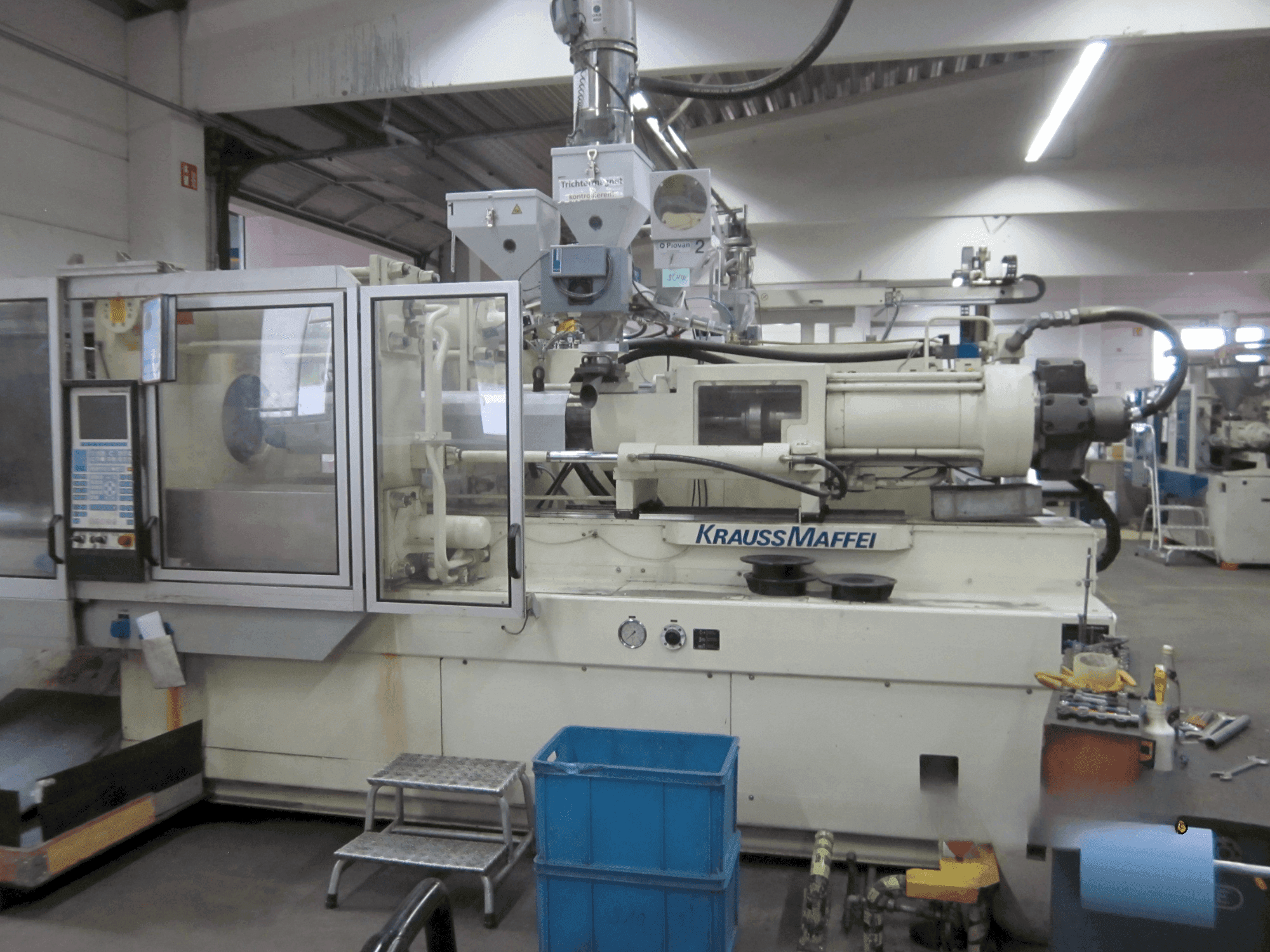 Vista Frontal da Krauss Maffei 350-1900 C1 máquina