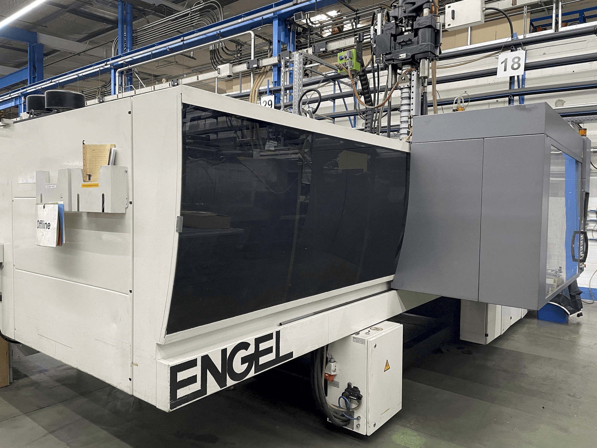 Vista Frontal da ENGEL VICTORY 1350H500V/350 Combi máquina