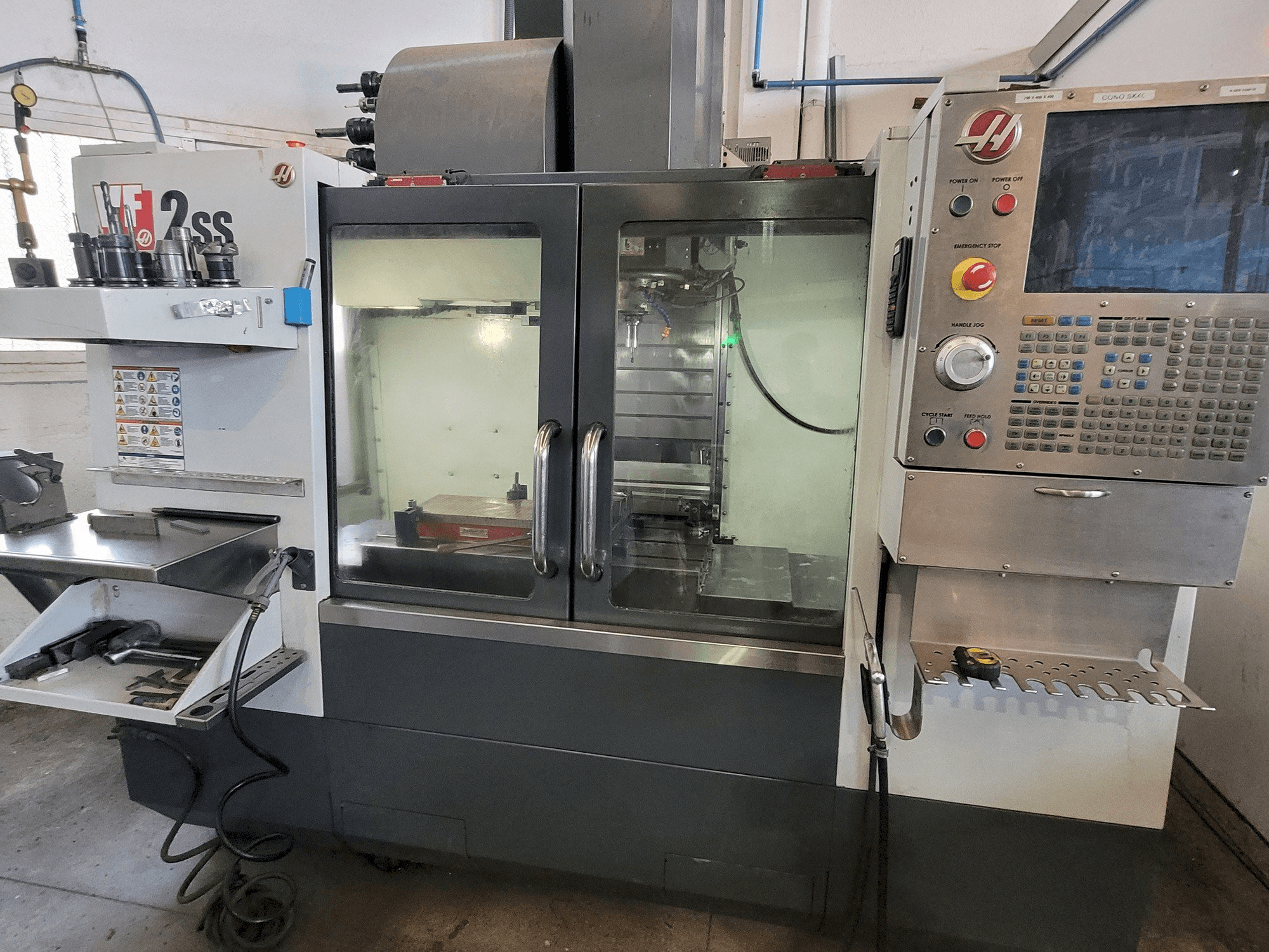 Vista Frontal da HAAS VF2SS máquina