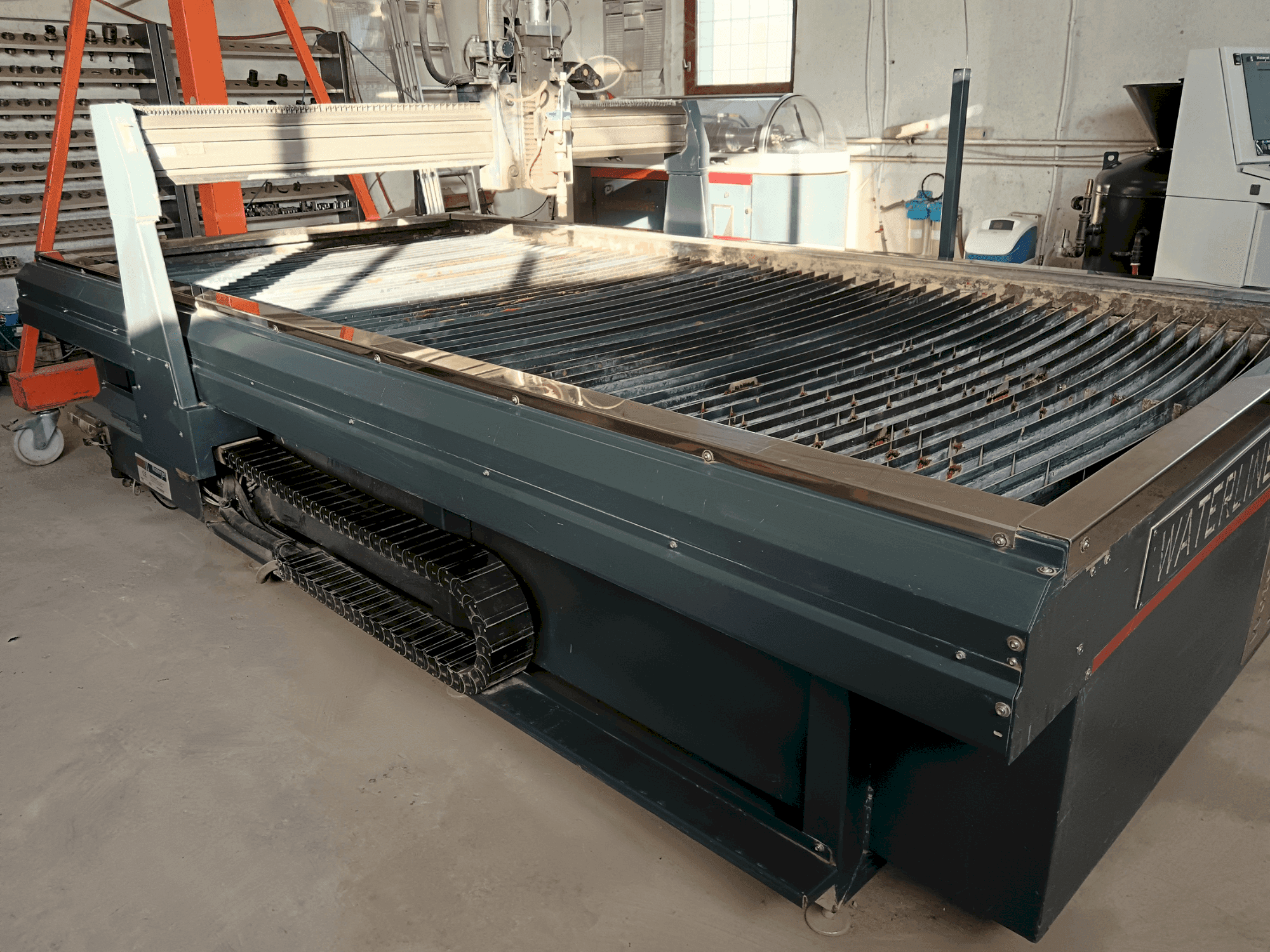 Vista Frontal da Waterjet Italy WL510 máquina