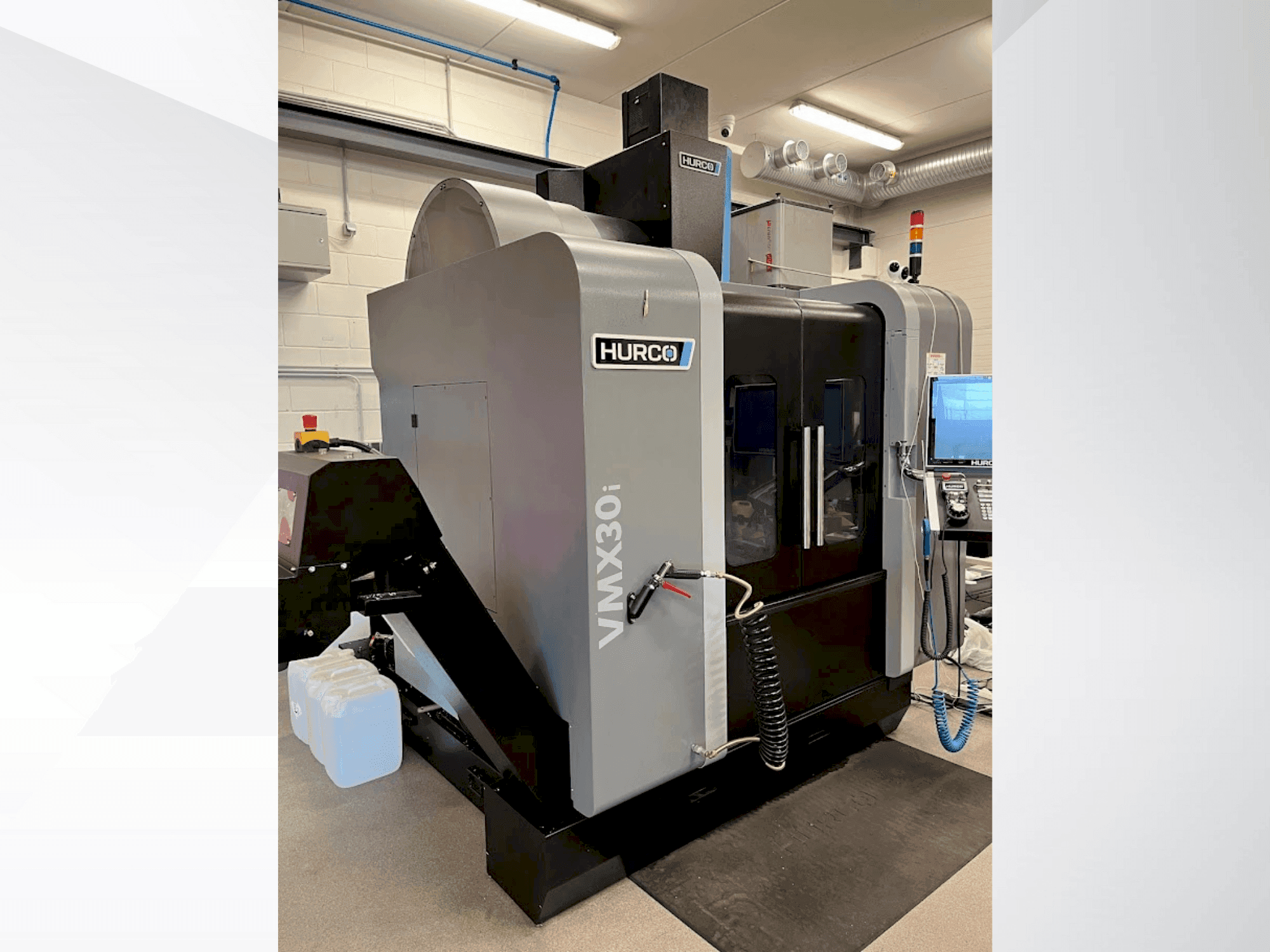 Vista Frontal da Hurco VMX30i máquina