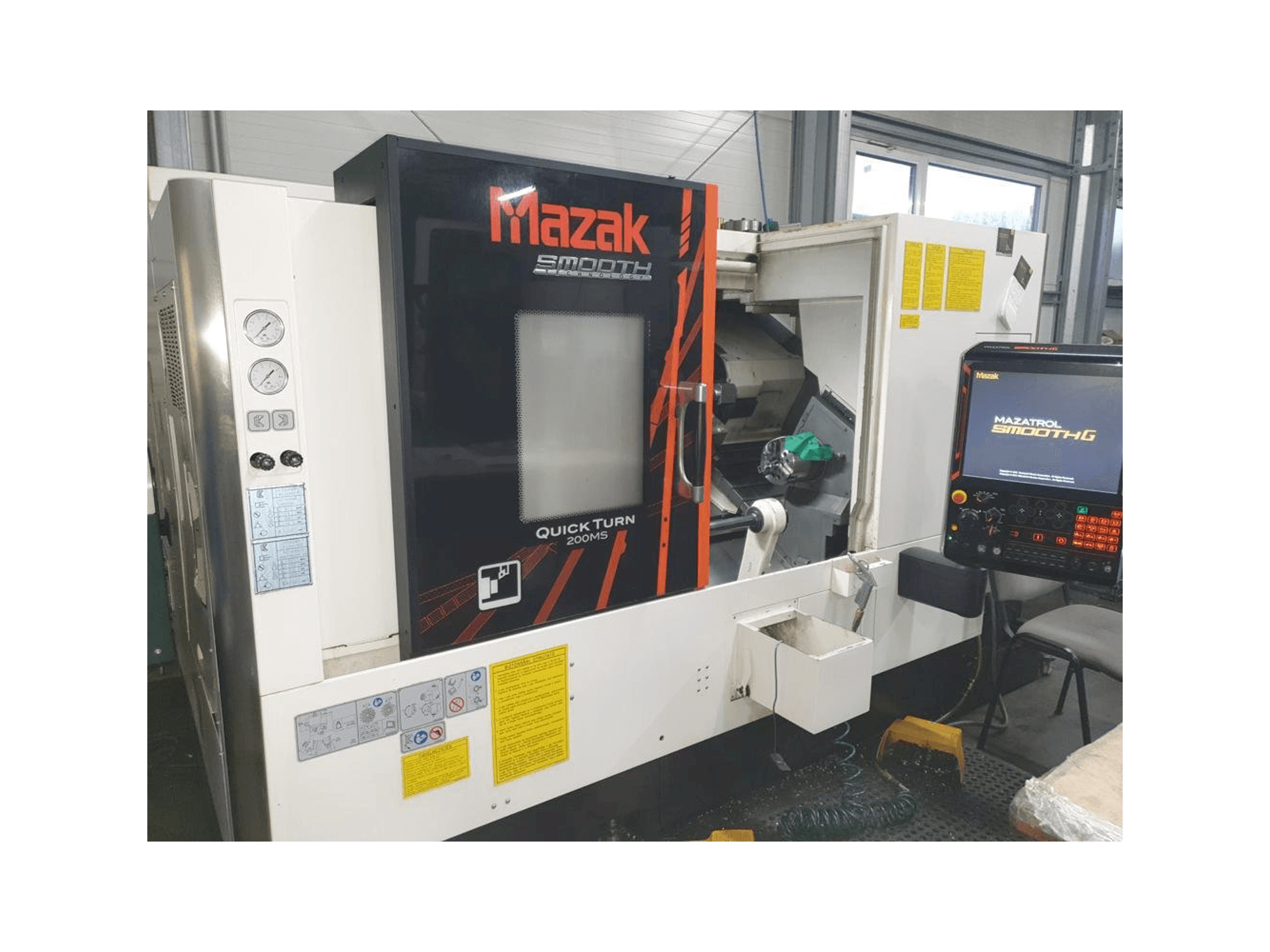Vista Frontal da Mazak Quick Turn 200MS máquina