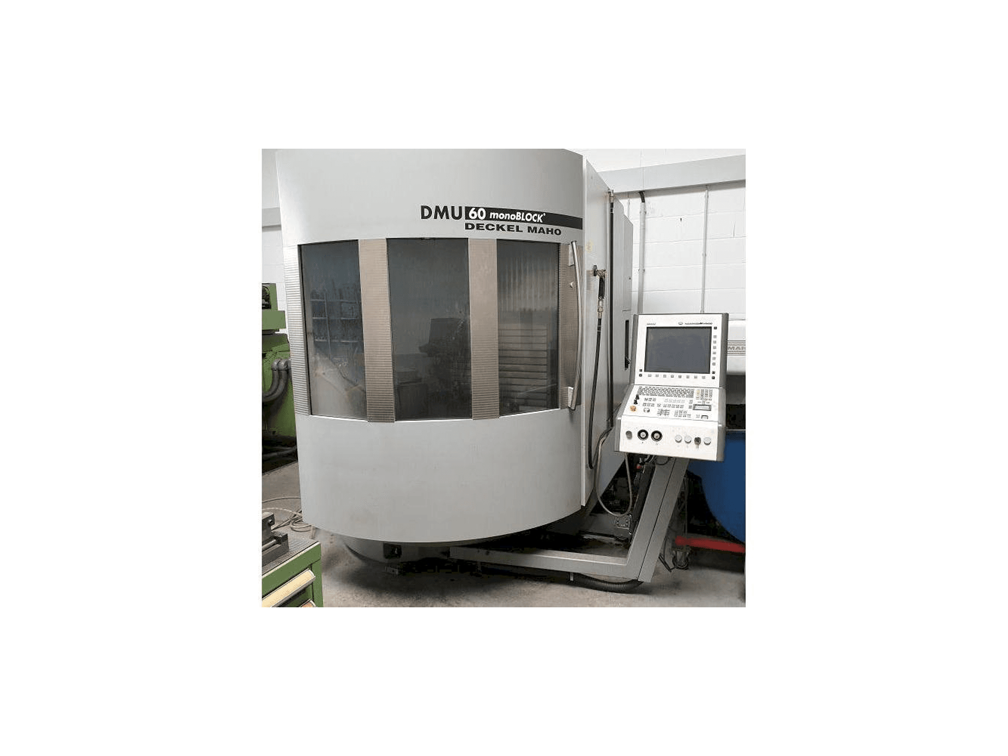 Vista Frontal da DECKEL MAHO DMU 60 MonoBlock máquina