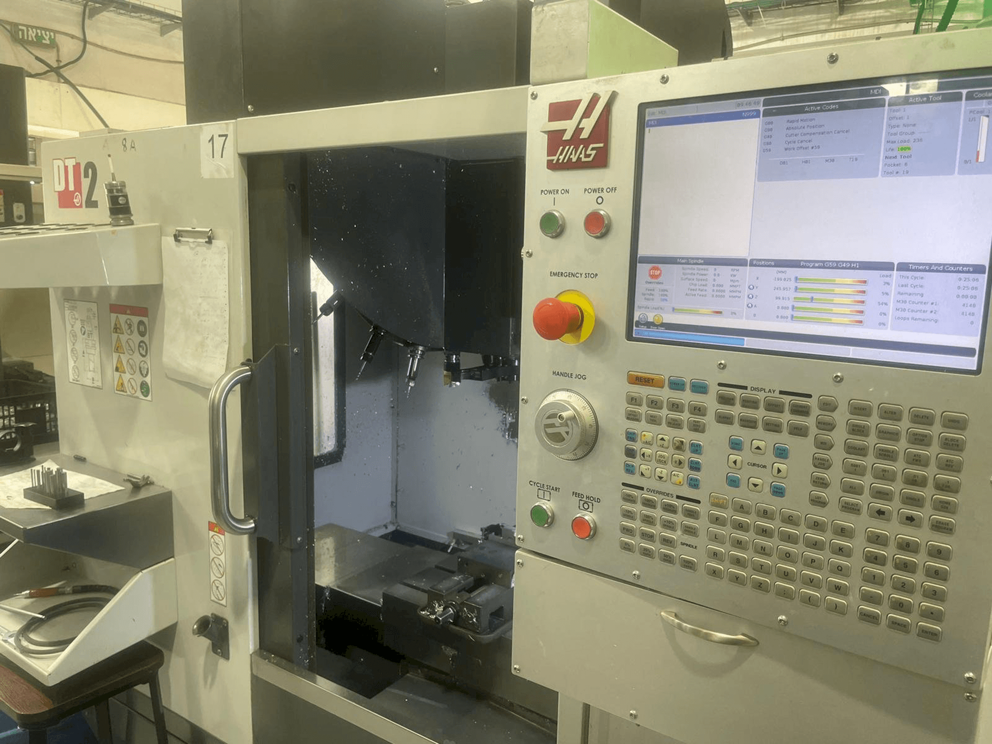 Vista Frontal da HAAS DT-2 máquina