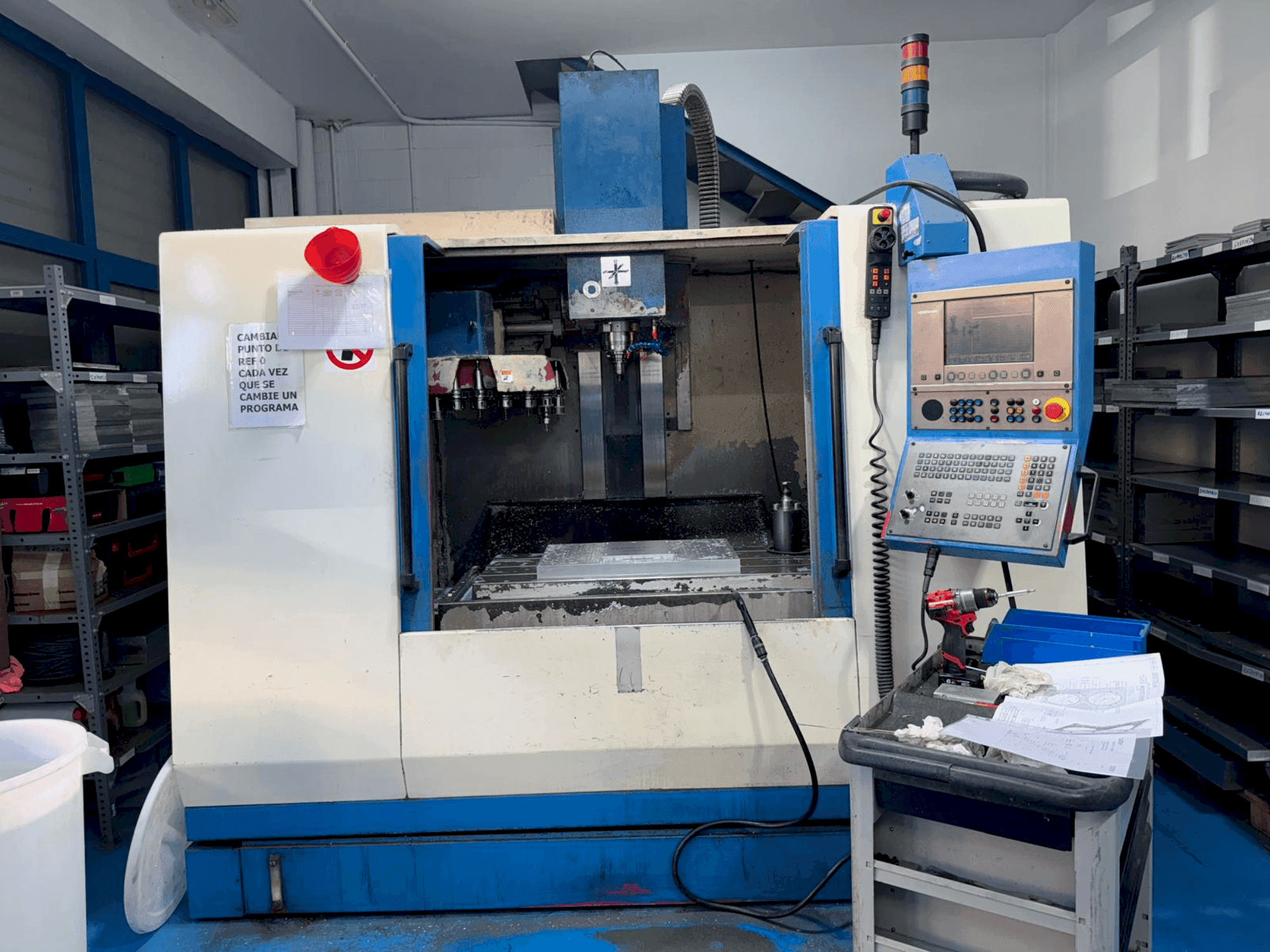 Vista Frontal da LAGUN GVC 1000 máquina