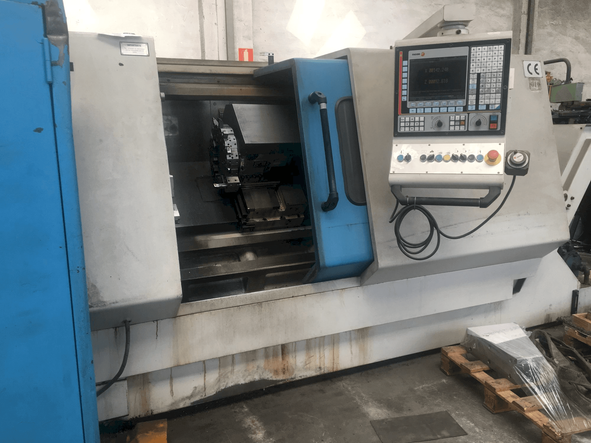 Vista Frontal da Lealde TCN10-L máquina