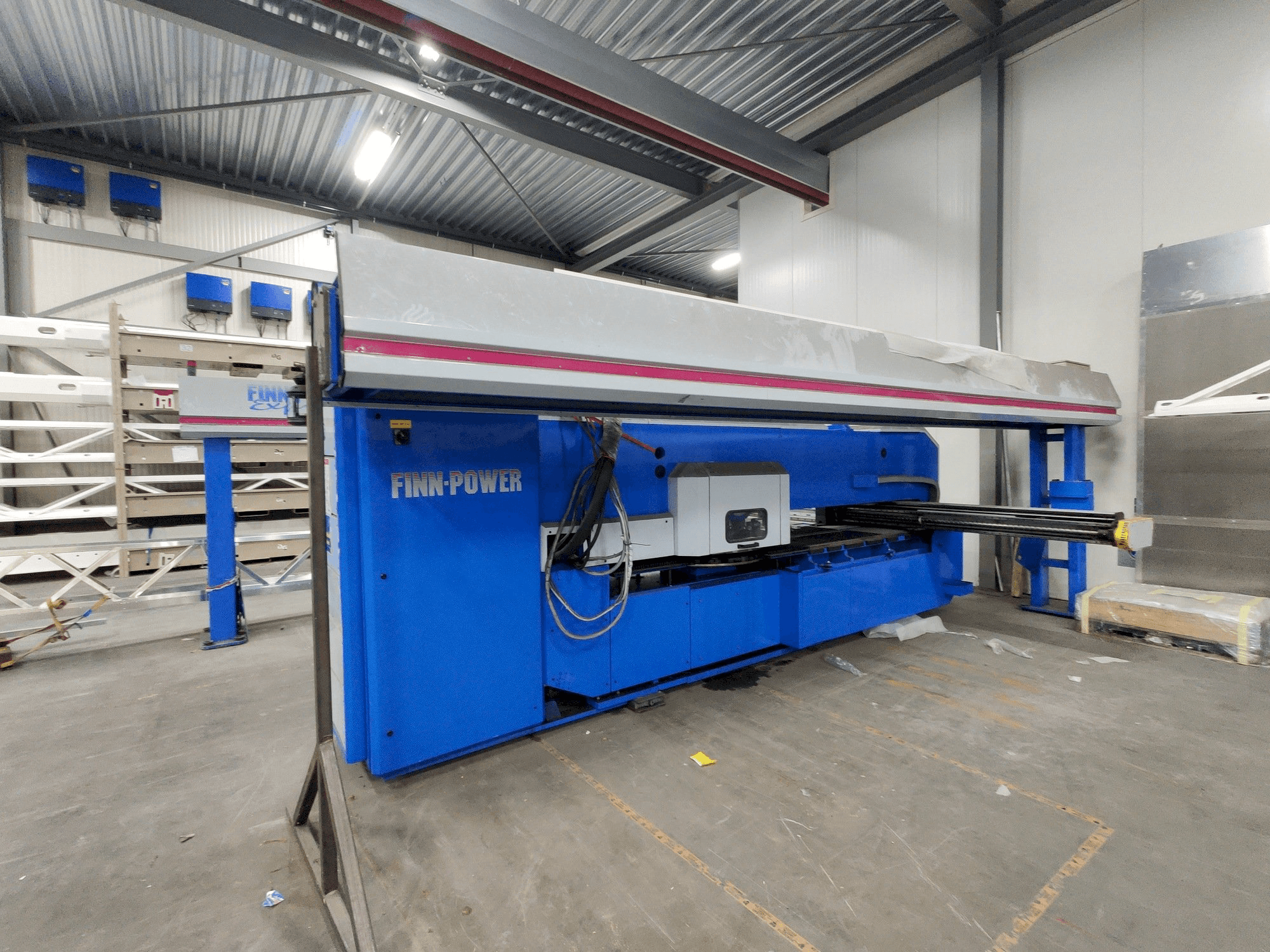 Vista Frontal da Finn-Power F6-25 SB/AM + FMM 300 / 1 / UT automation máquina