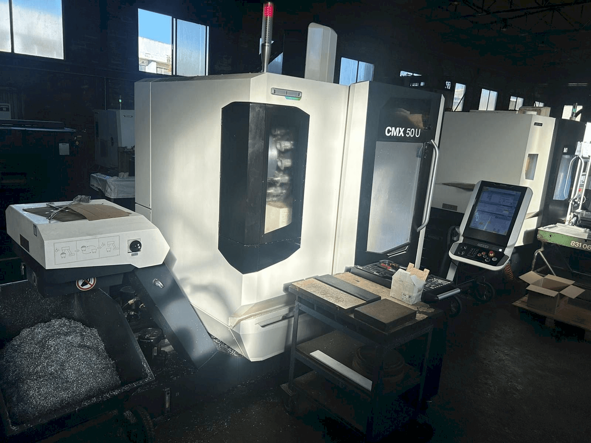 Vista Frontal da DMG MORI CMX 50 U máquina
