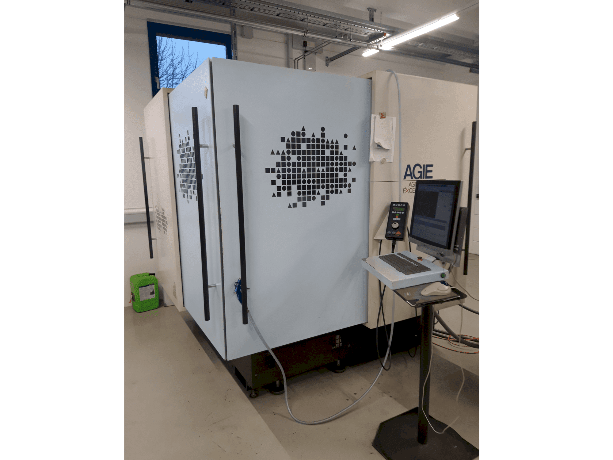 Vista Frontal da AGIE Agiecut Excellence 2F máquina