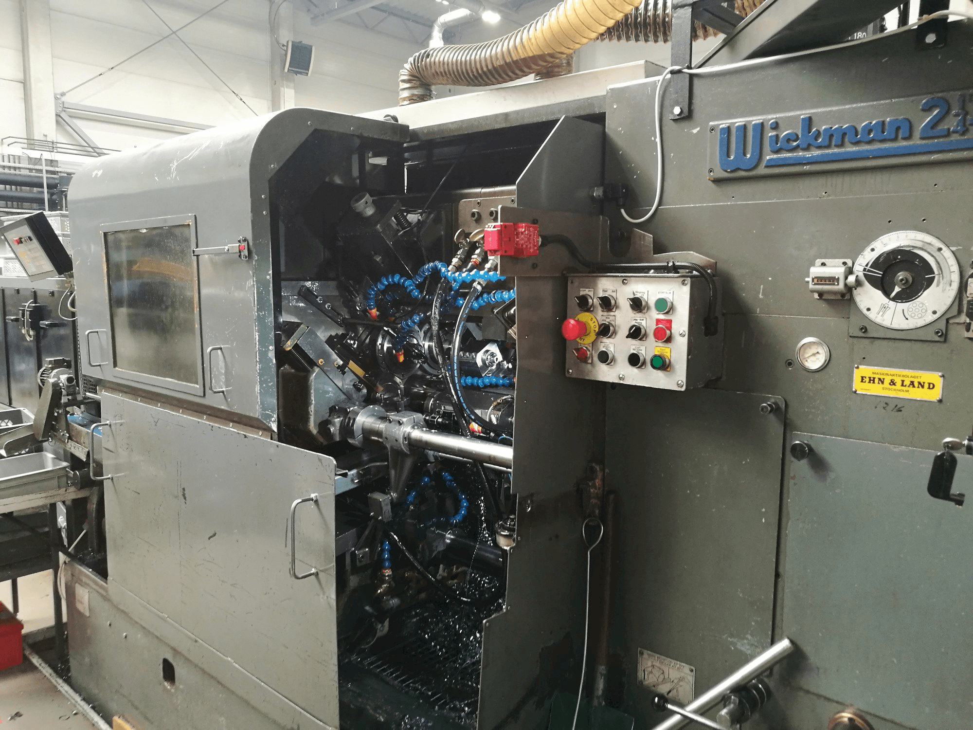 Vista Frontal da Wickman 2 1/4"-6 máquina