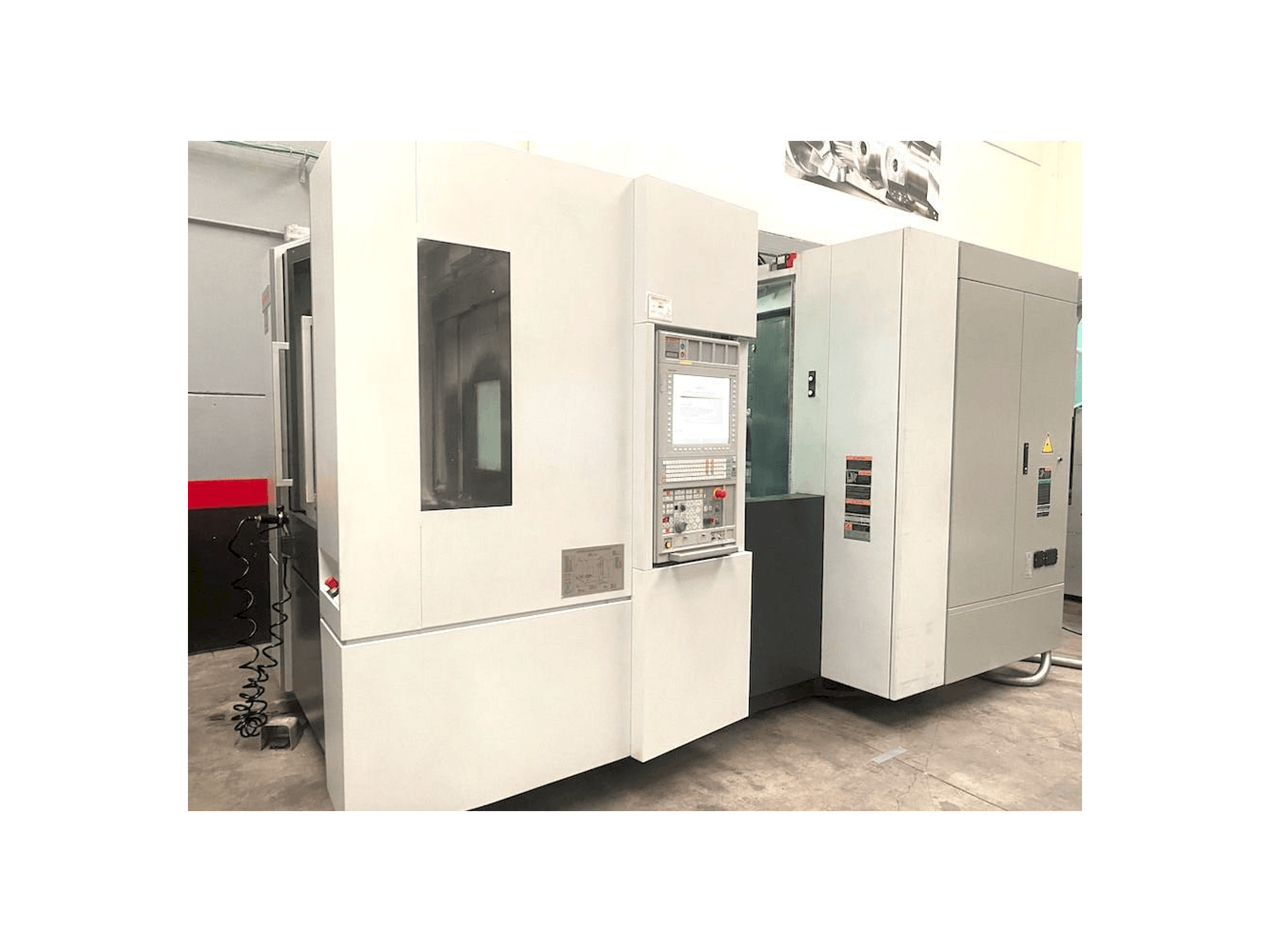 Vista Frontal da MORI SEIKI NH 5000 DCG máquina