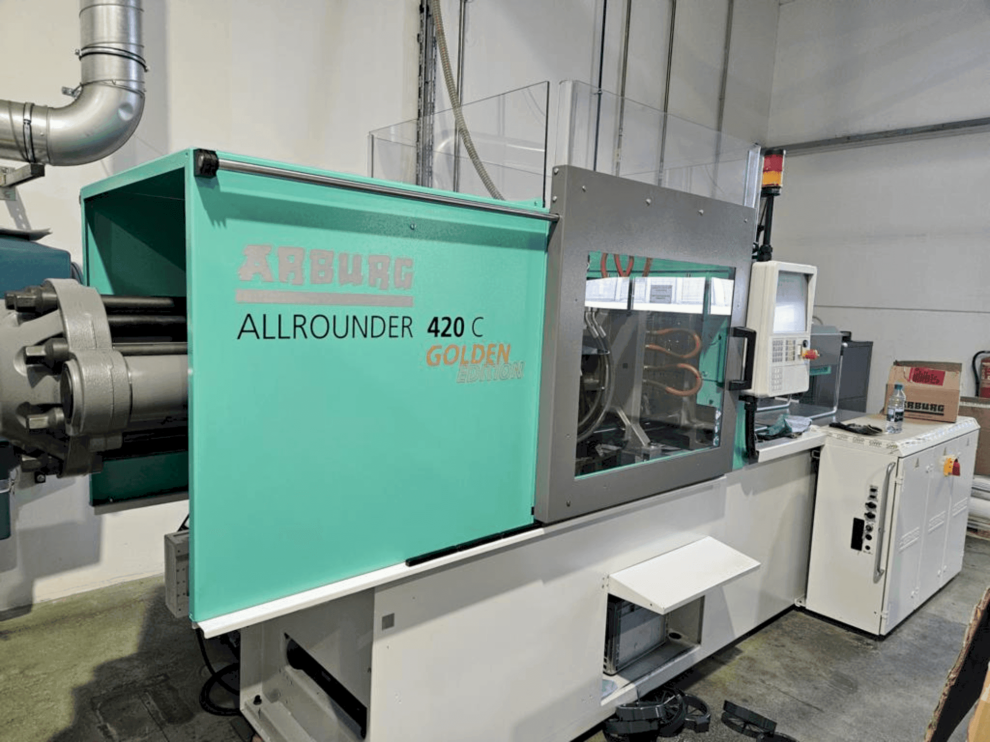 Vista Frontal da Arburg Allrounder 420 C 1000 - 290 Golden Edition máquina