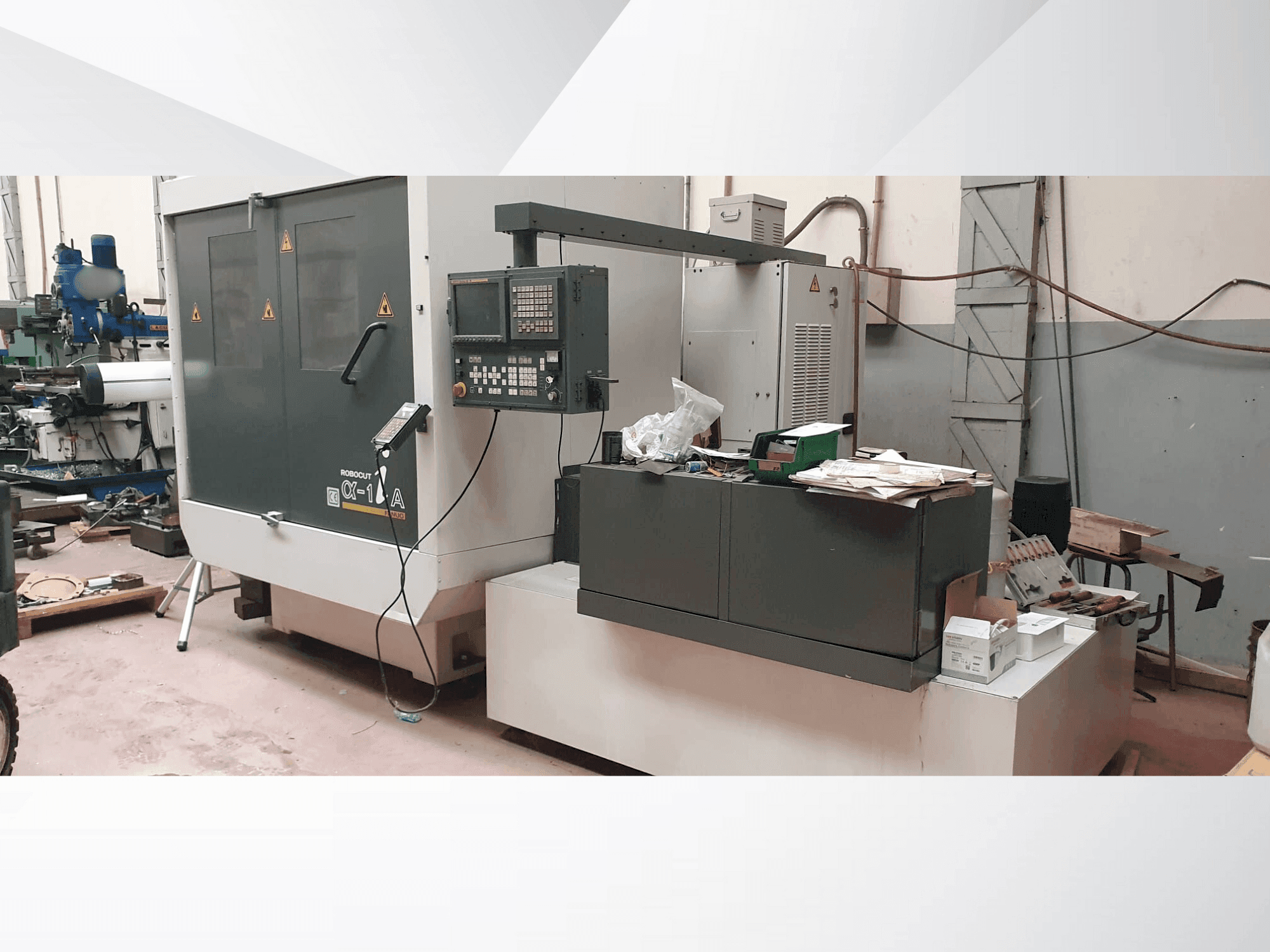 Vista Frontal da FANUC Aplha-1iA máquina