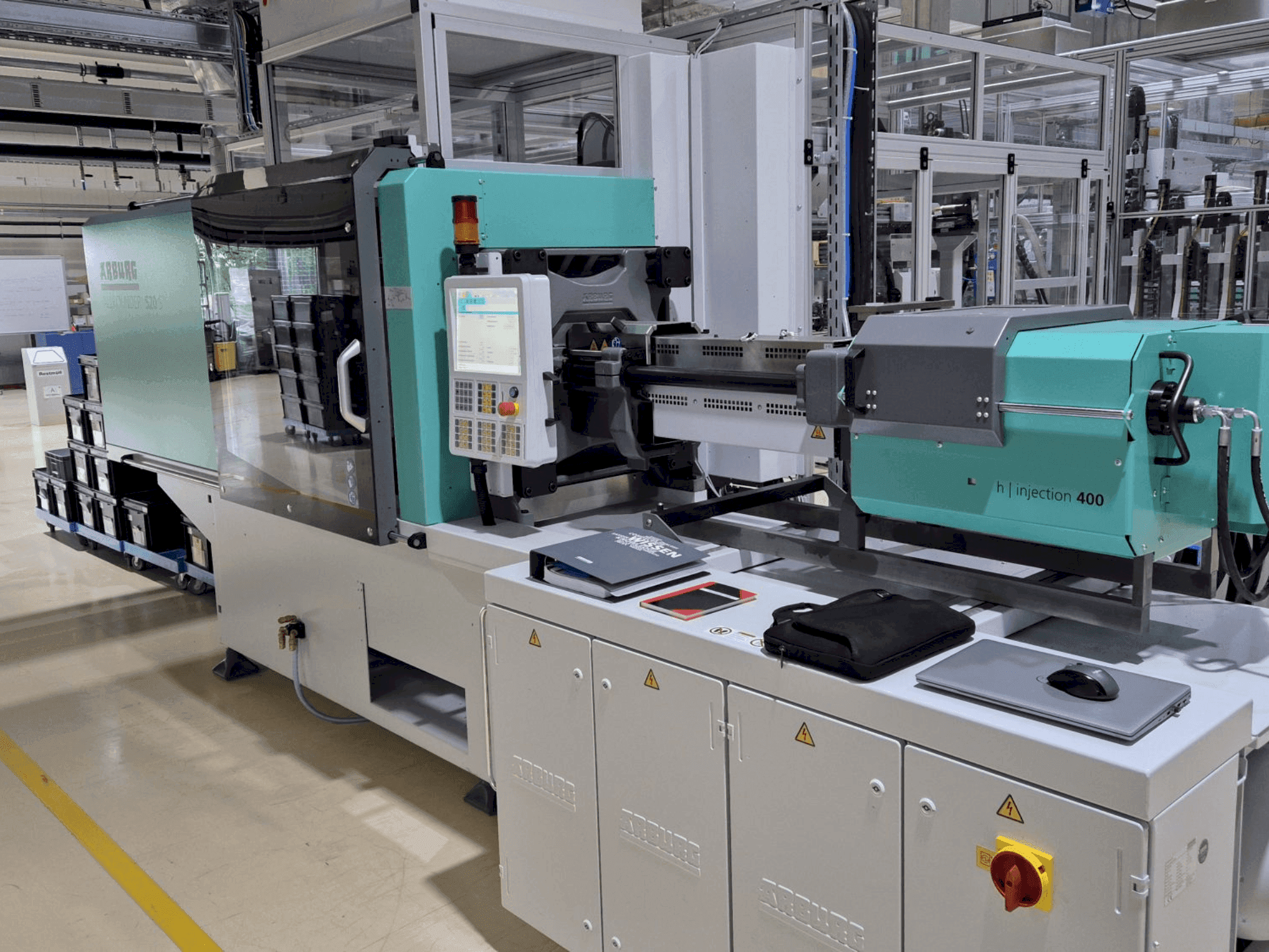 Vista Frontal da Arburg Allrounder 520S 1600-400 máquina