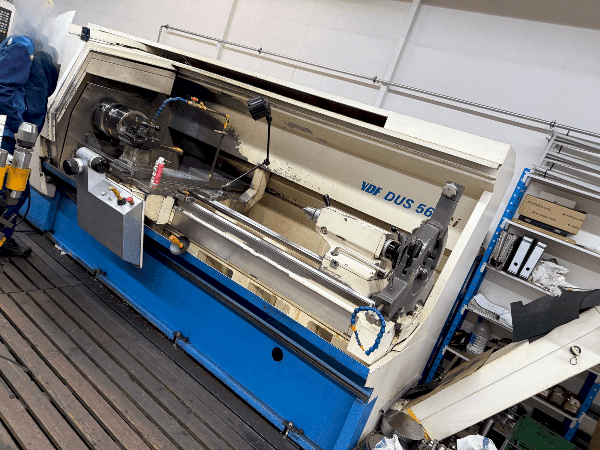 Vista Frontal da BOEHRINGER VDF DUS 560 ti máquina