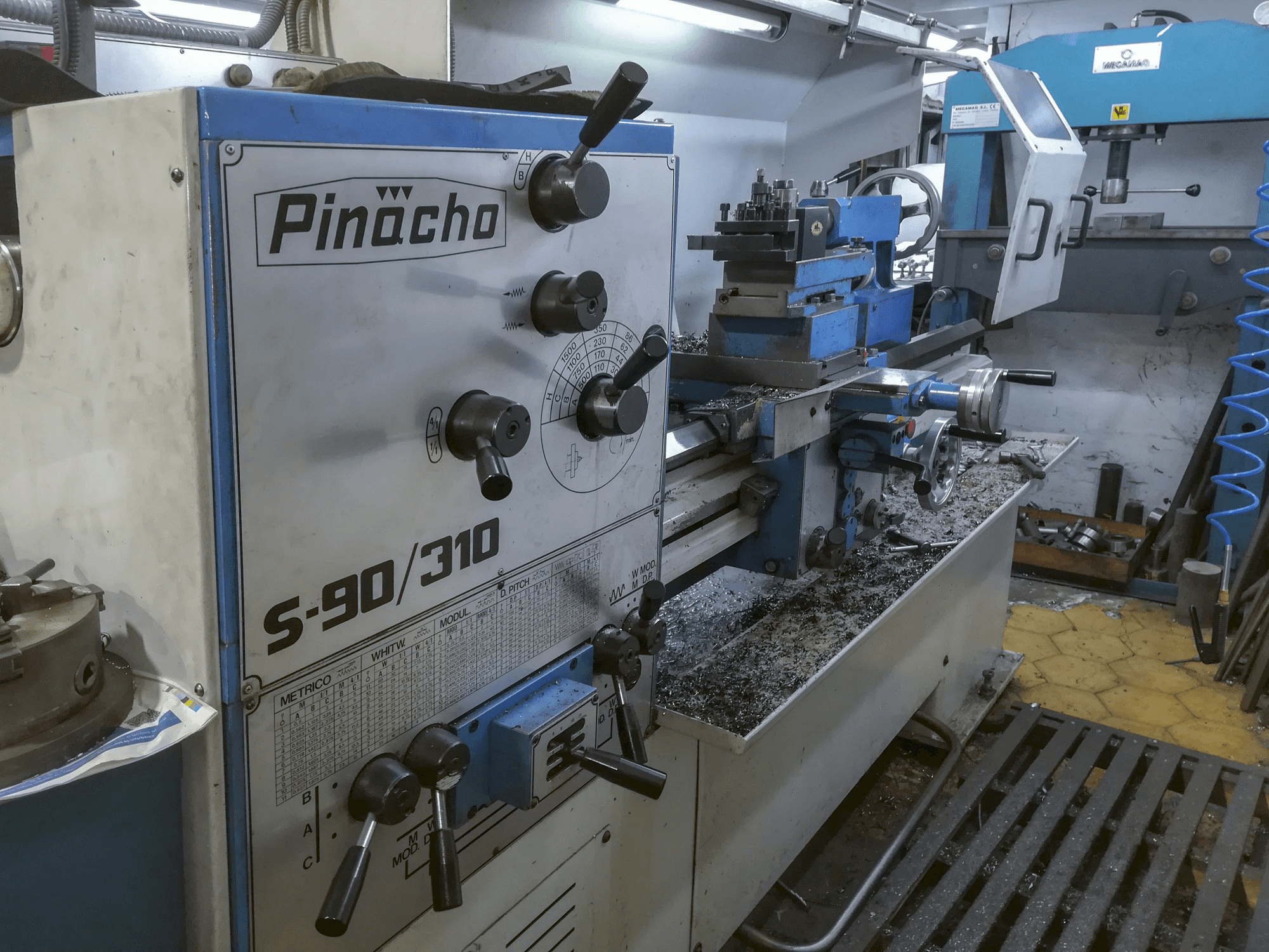 Vista Esquerda da Pinacho S-90/310 máquina