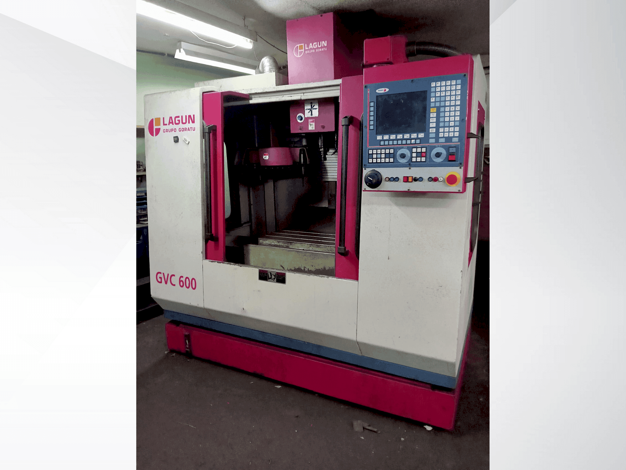 Vista Frontal da LAGUN GVC 600 máquina