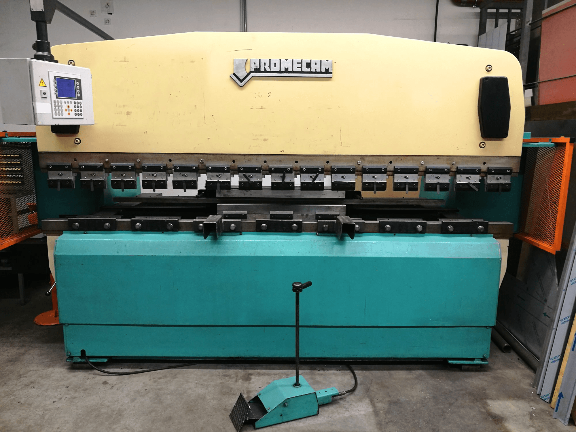 Vista Frontal da PROMECAM RG-103 máquina