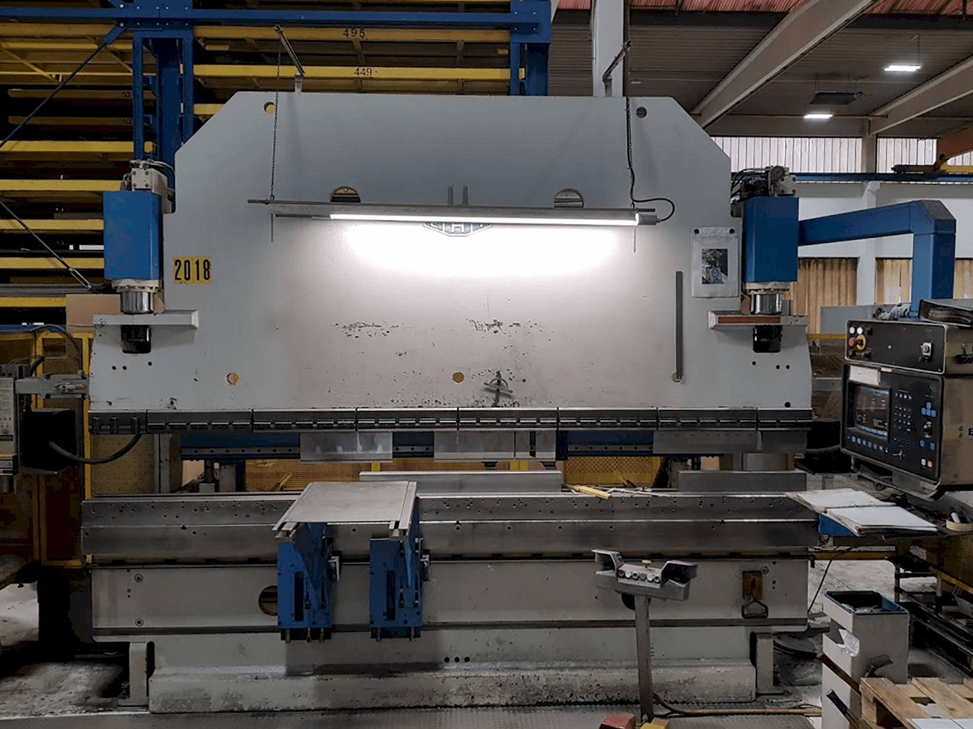 Vista Frontal da EHT EHPS 11-35 máquina