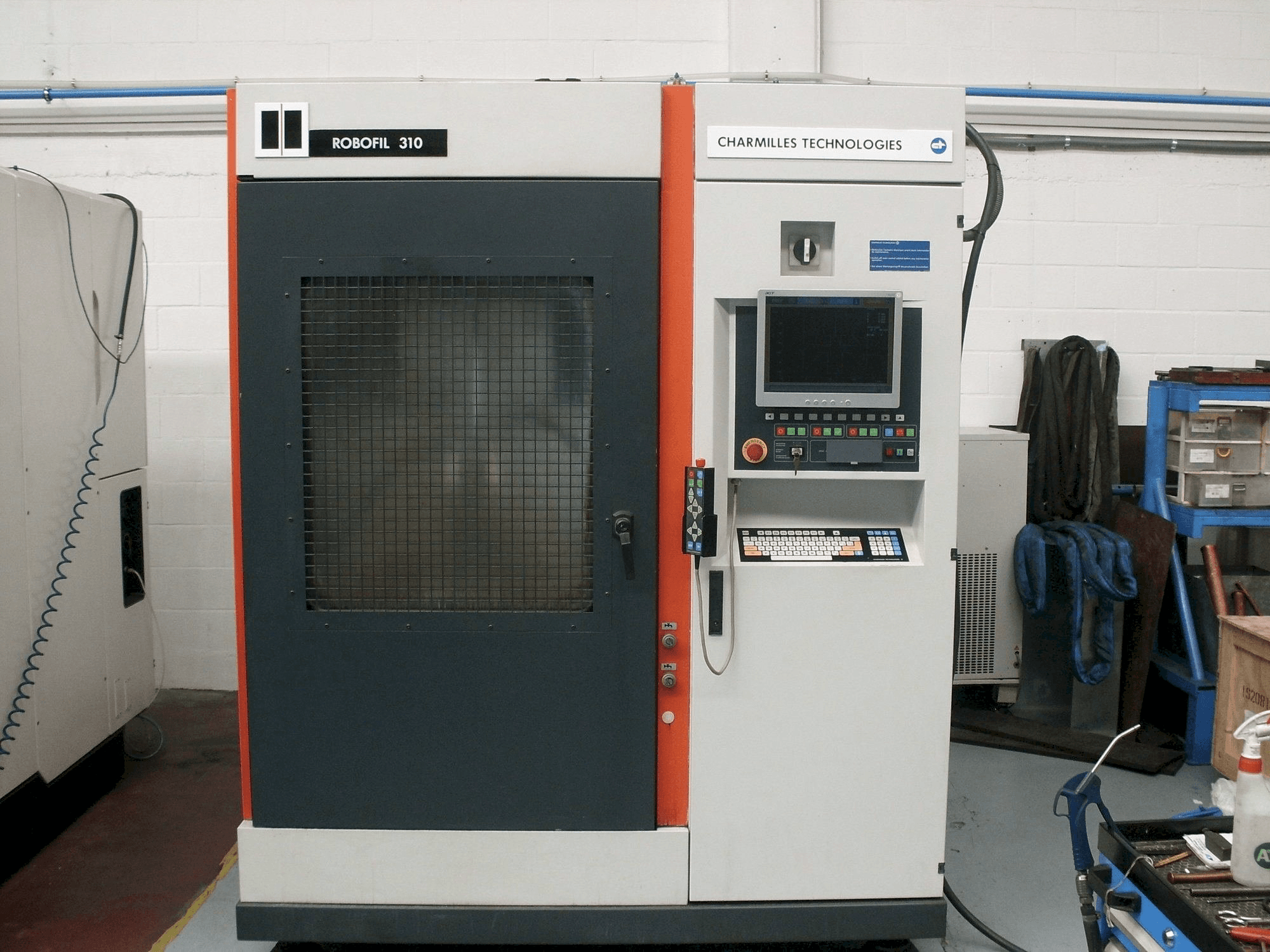 Vista Frontal da CHARMILLES Robofil 310 máquina