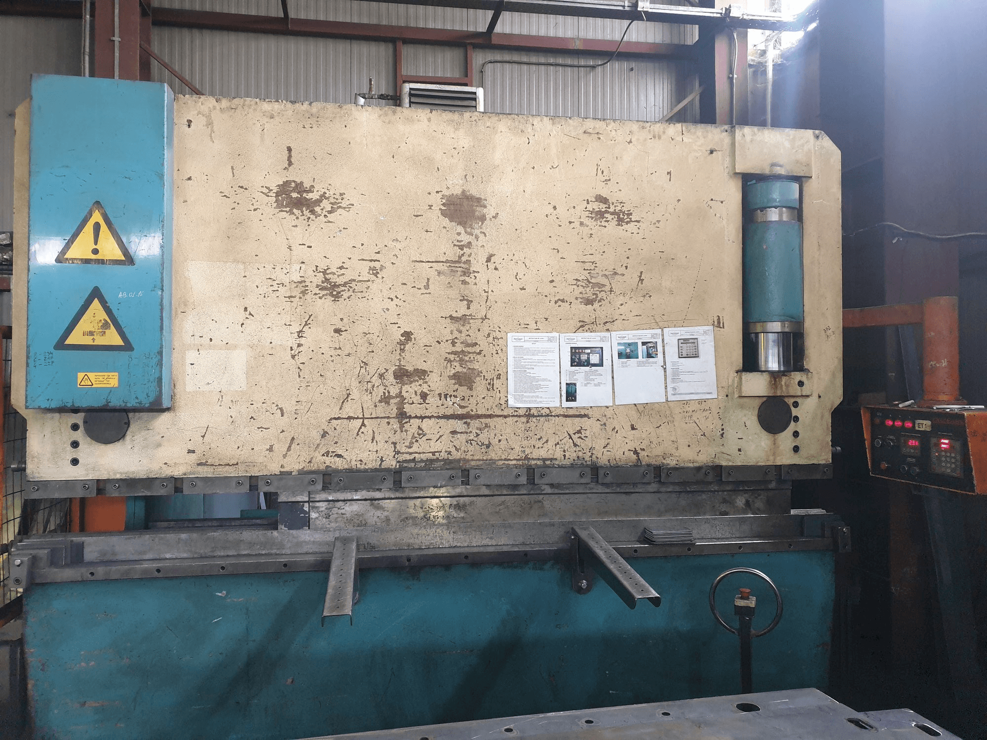 Vista Frontal da GIZELIS PB 130/3000 máquina