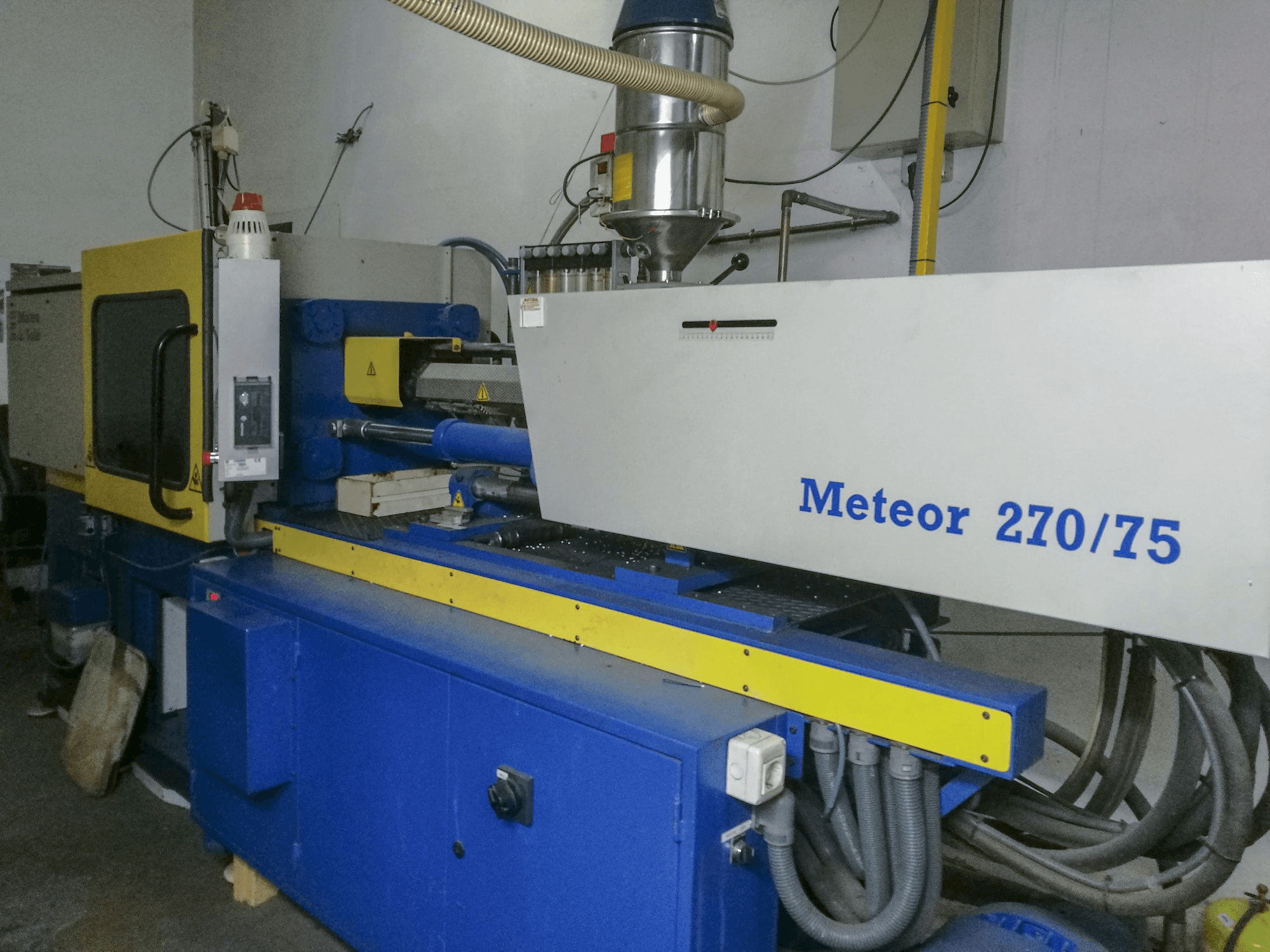 Vista Direita da Mateu & Solé Meteor 270/75 máquina