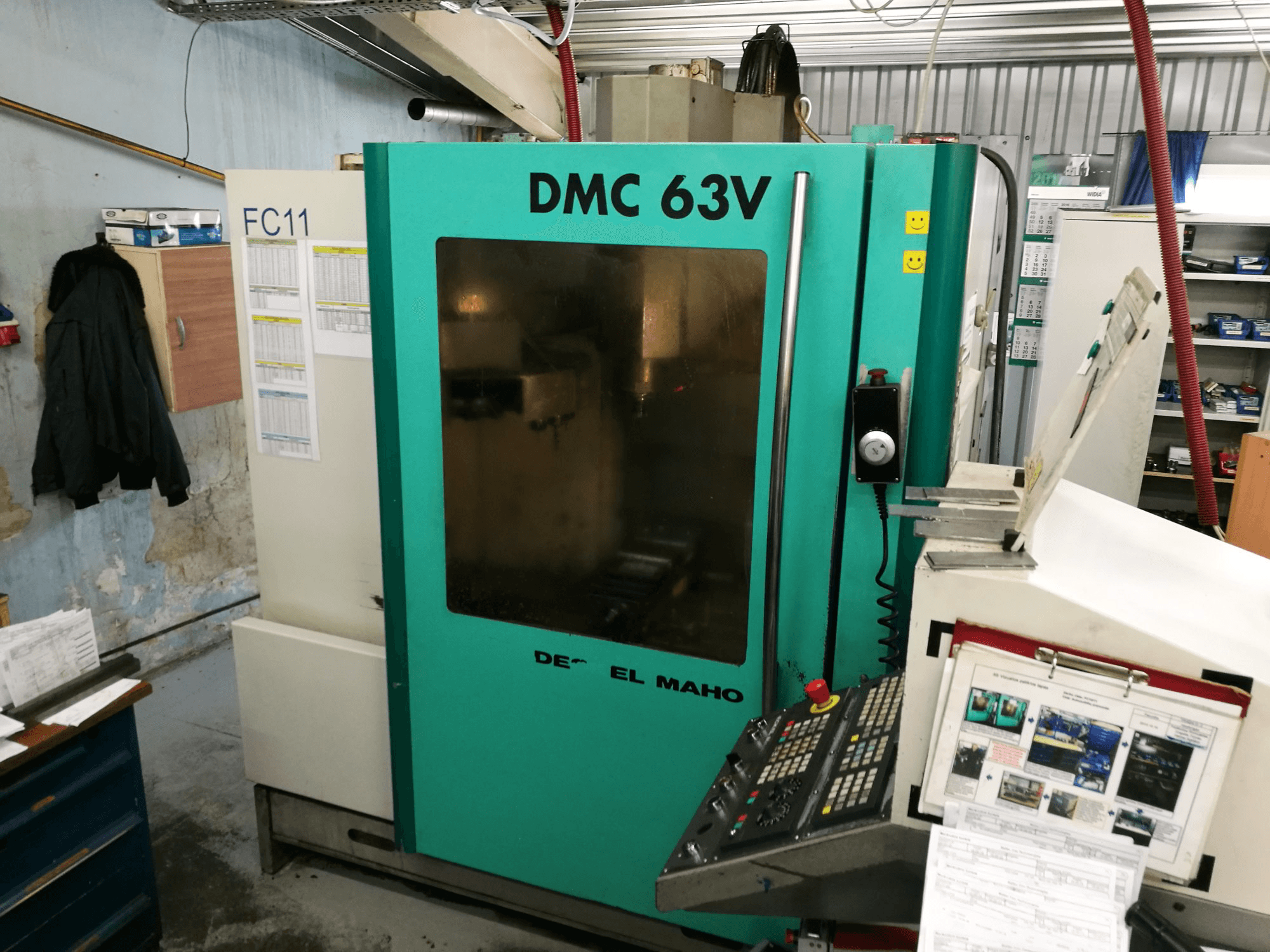 Vista Direita da Deckel Maho Gildemeister DMC 63 V máquina