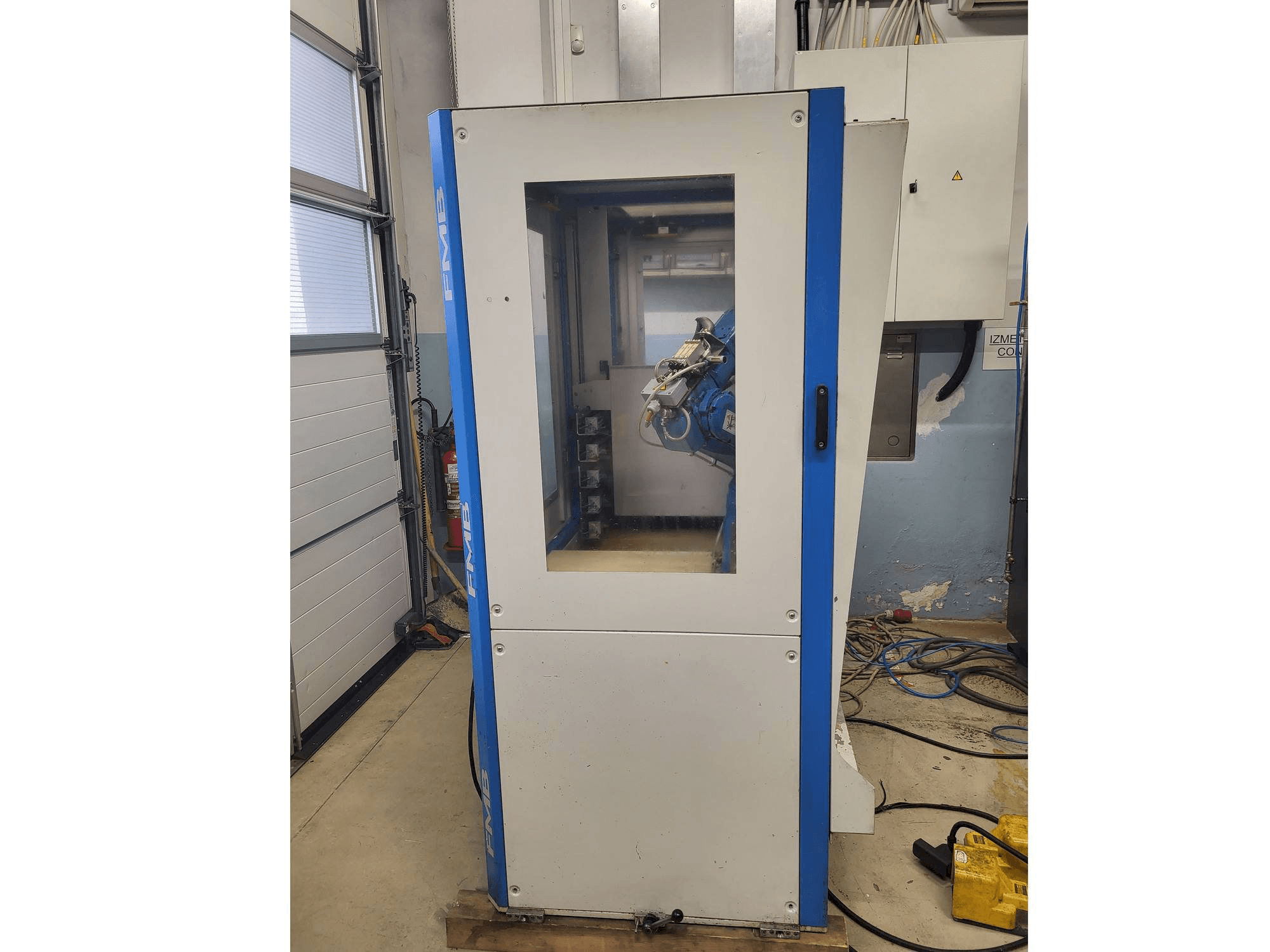 Vista Frontal da Yaskawa YR-MH005LS-A12 máquina