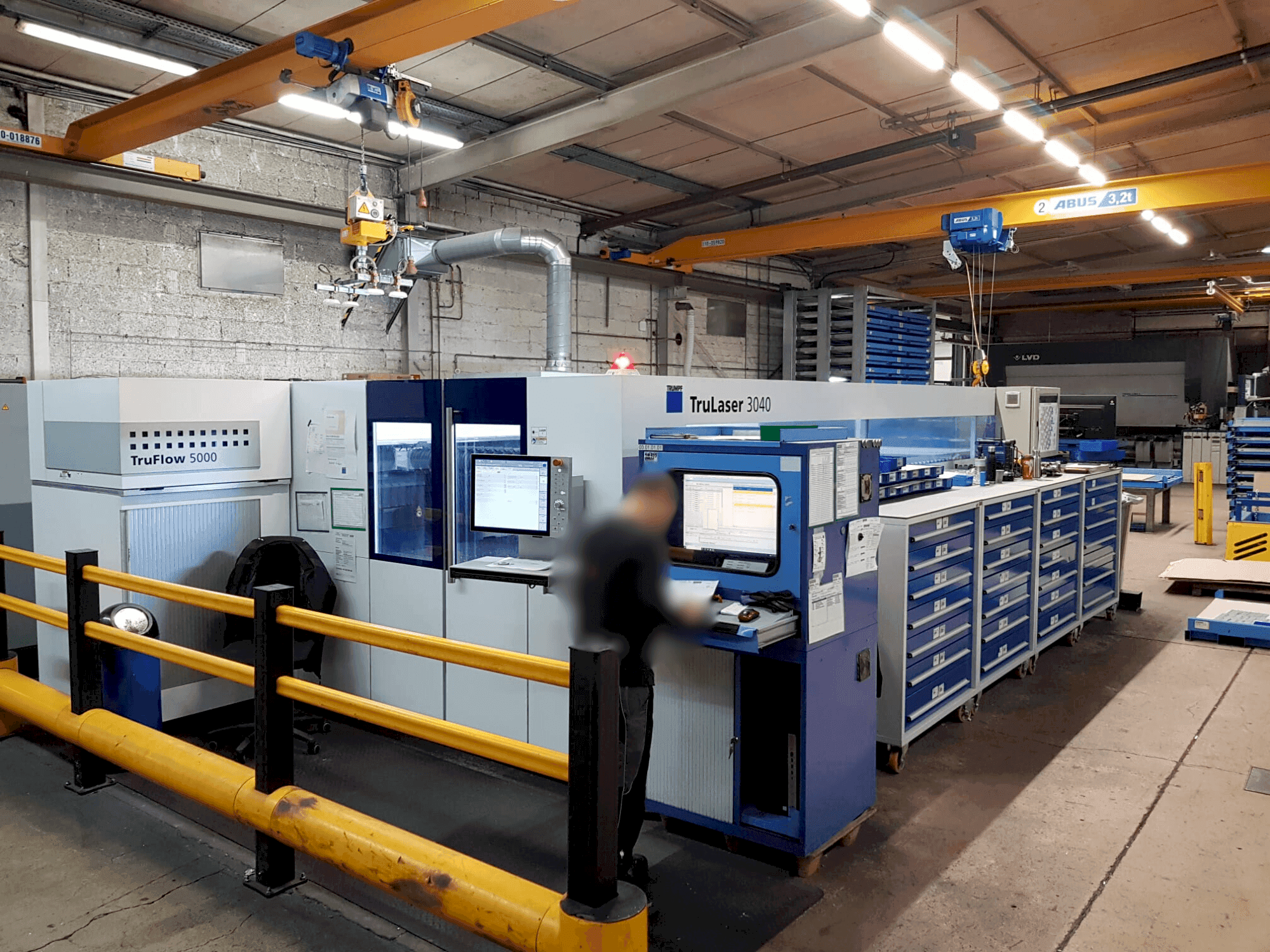 Vista Frontal da TRUMPF TruLaser 3040 5kW CO2 máquina