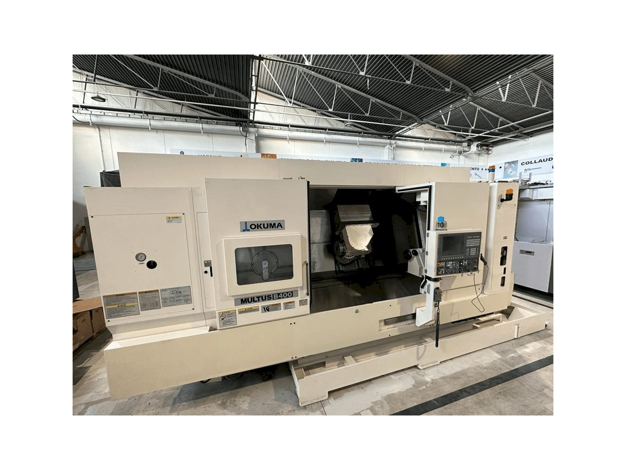Vista Frontal da Okuma MULTUS B400C máquina