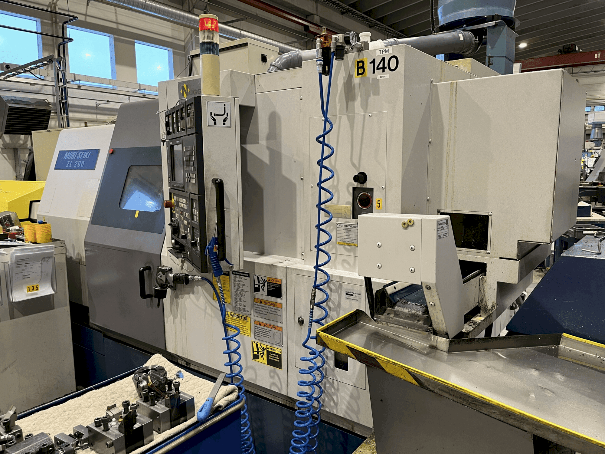 Vista Frontal da MORI SEIKI ZL-200 SMC máquina