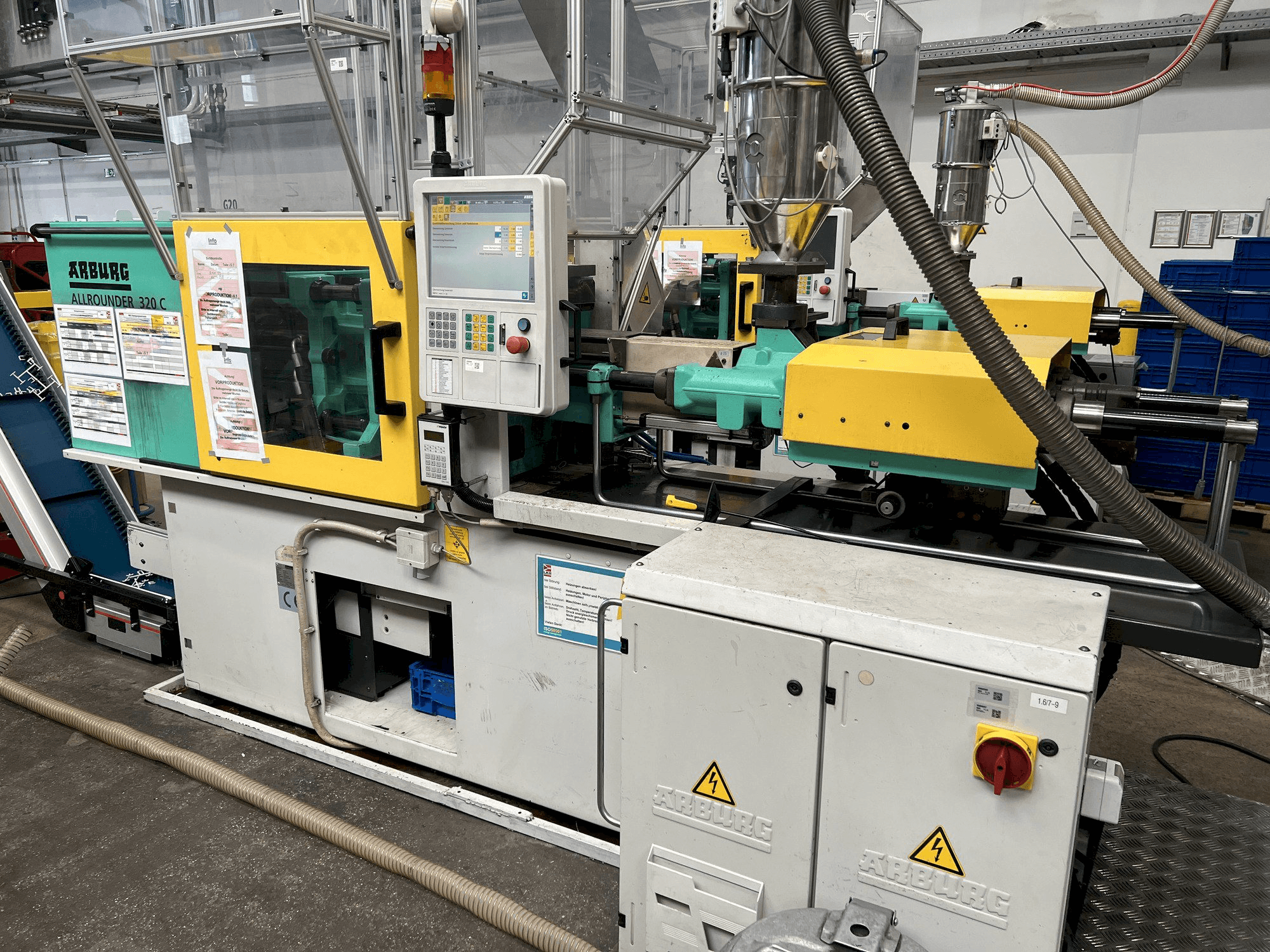 Vista Frontal da Arburg Allrounder 320C 500 - 170 máquina