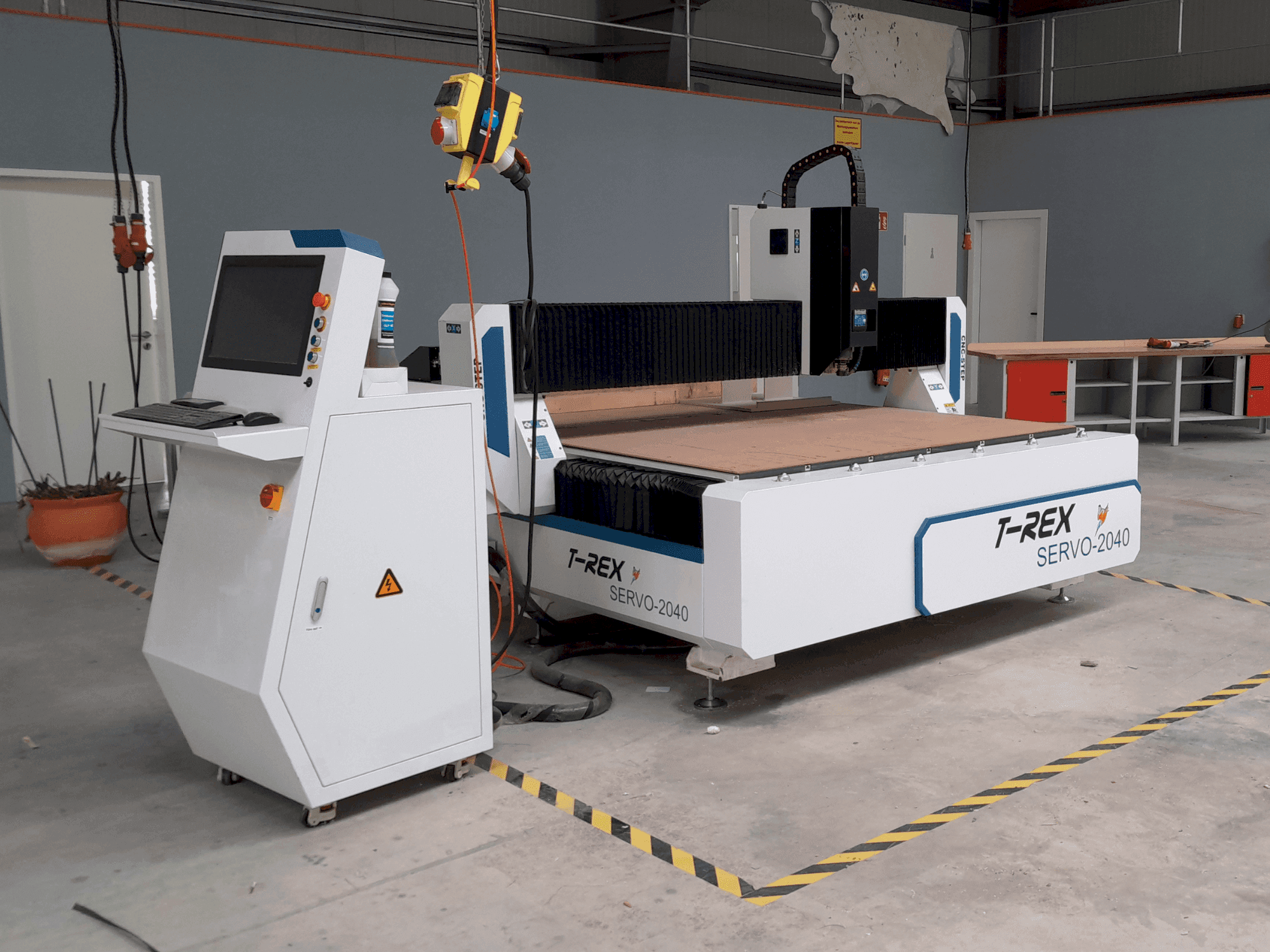 Vista Frontal da T-Rex Servo 2040 máquina