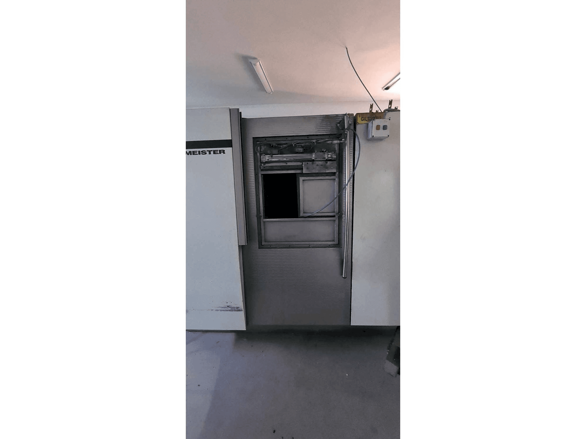 Vista Frontal da Gildemeister TWIN 32 máquina