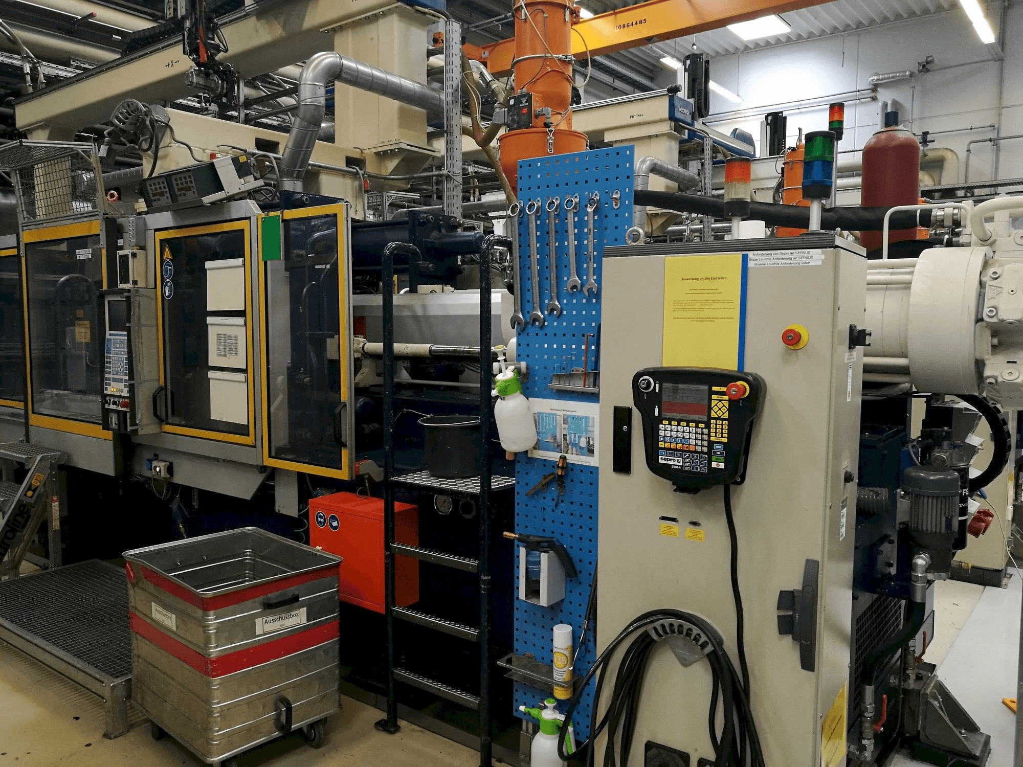 Vista Frontal da Krauss Maffei 350-2700 C2 máquina