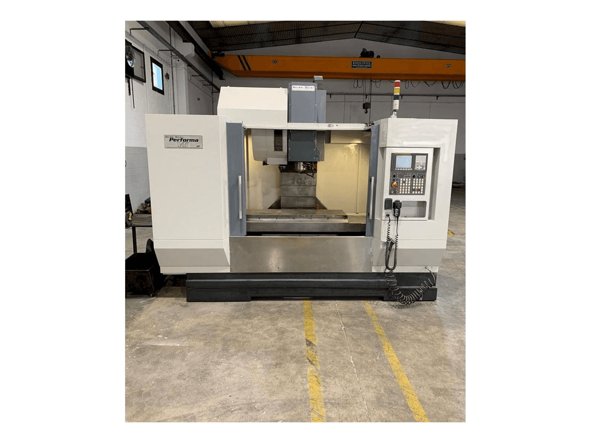 Vista Frontal da Akira Seiki V5 XP máquina