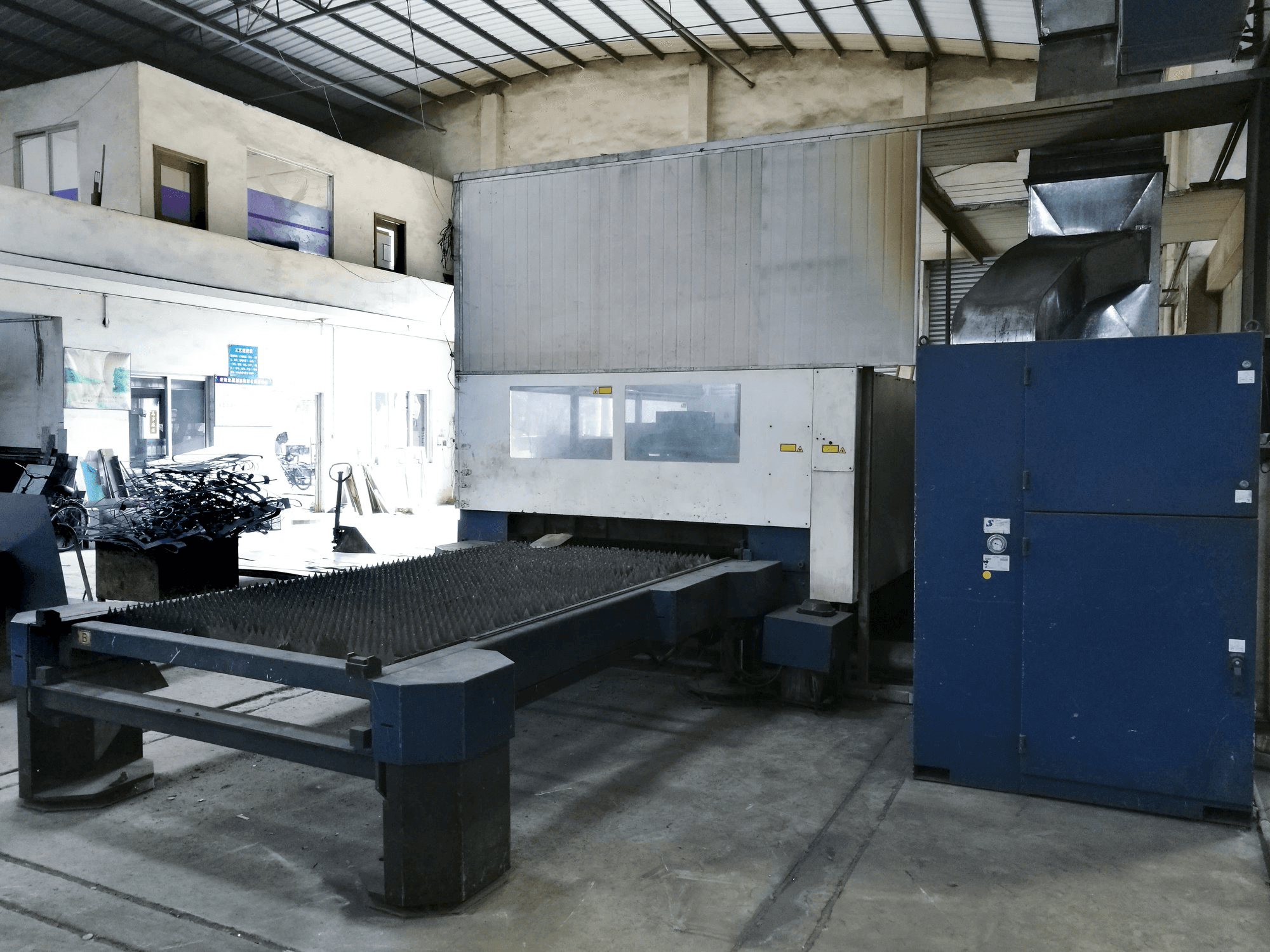 Vista Direita da Trumpf TruLaser L3030 máquina