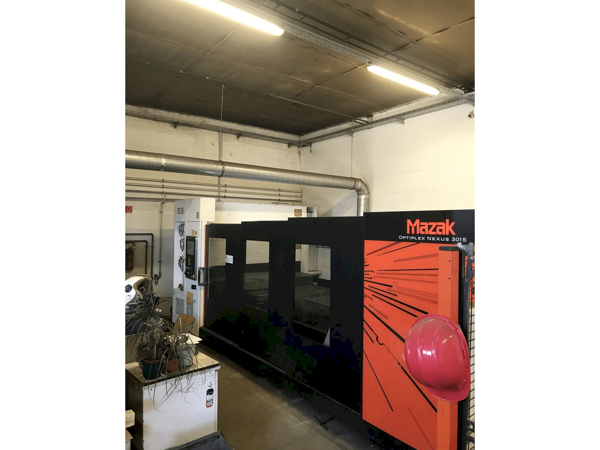 Vista Frontal da Mazak Optiplex Nexus 3015 máquina