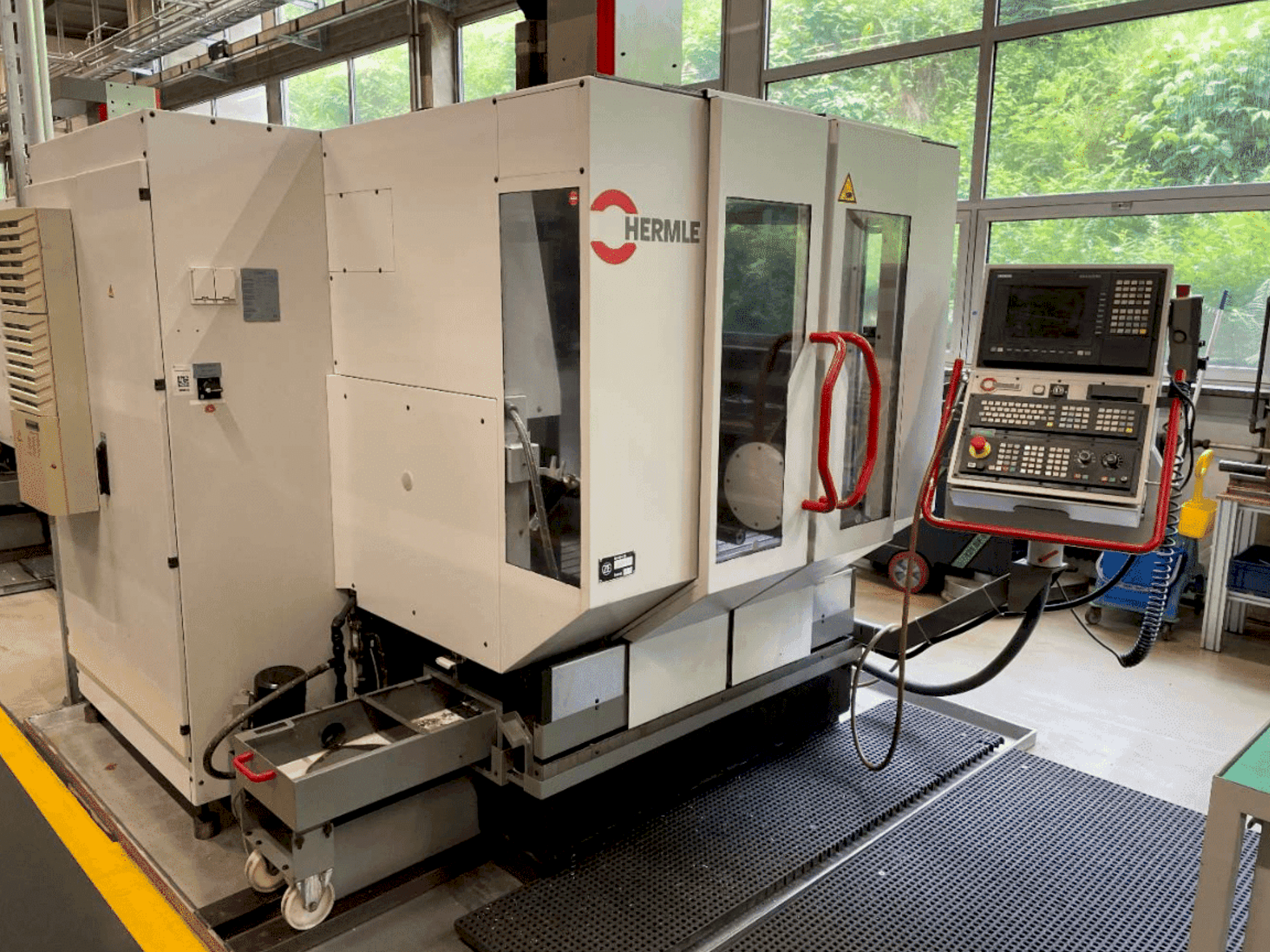 Vista Frontal da HERMLE C600V máquina